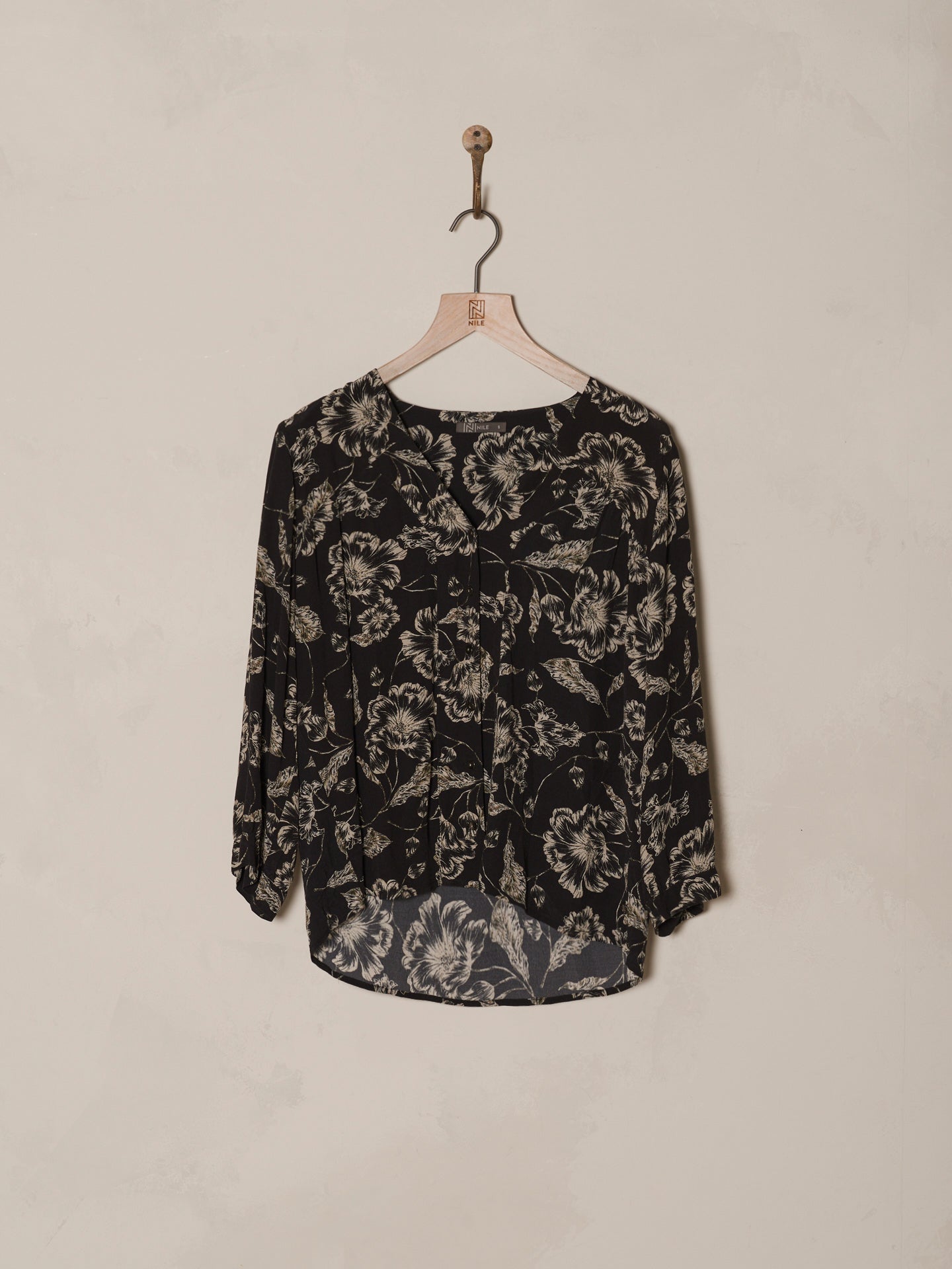 3/4-sleeved blouse