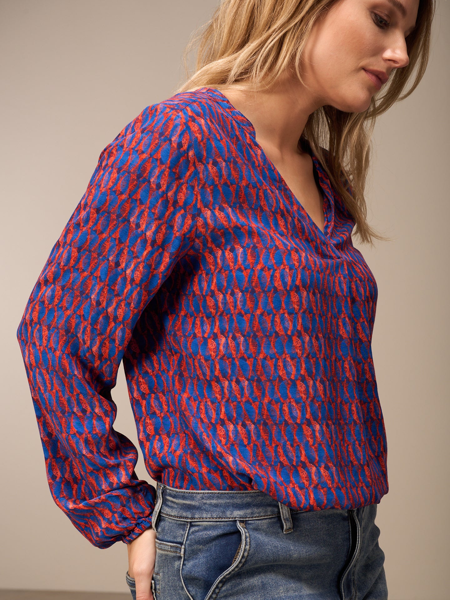 3/4-sleeved blouse