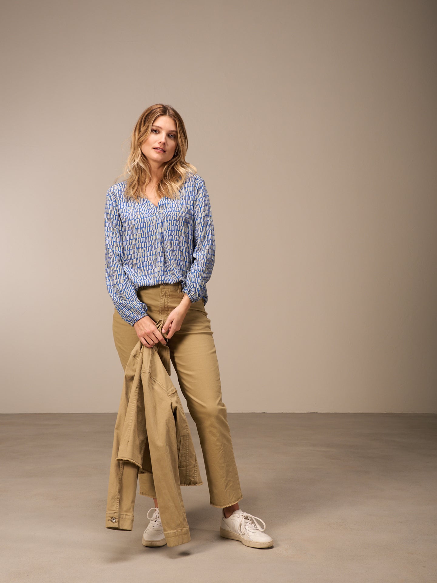 3/4-sleeved blouse