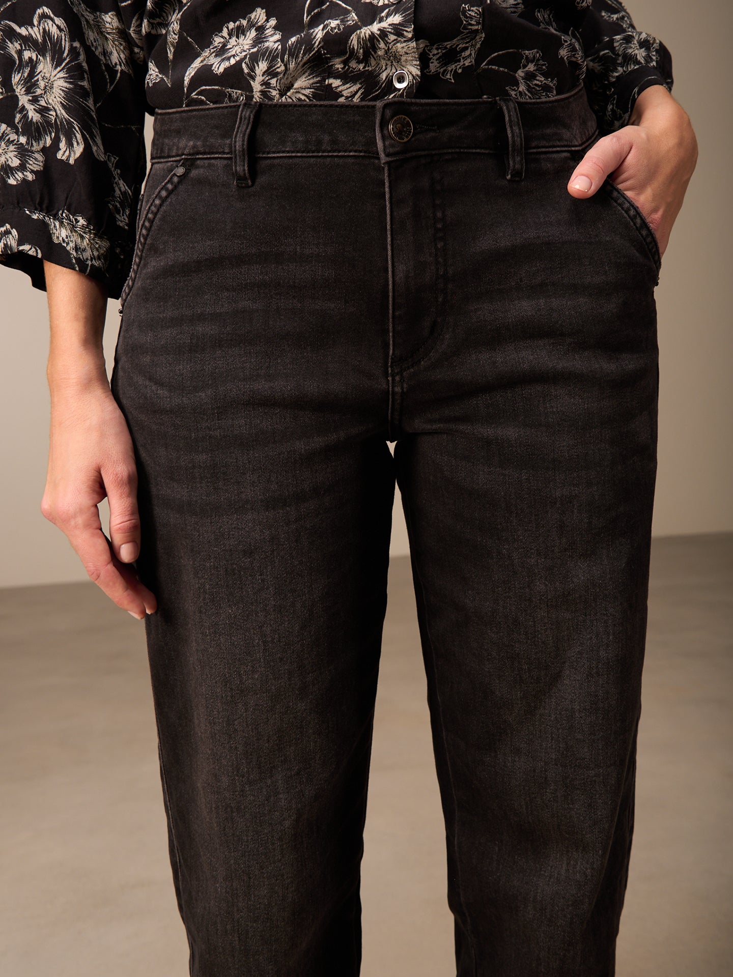 Barrel-leg jeans