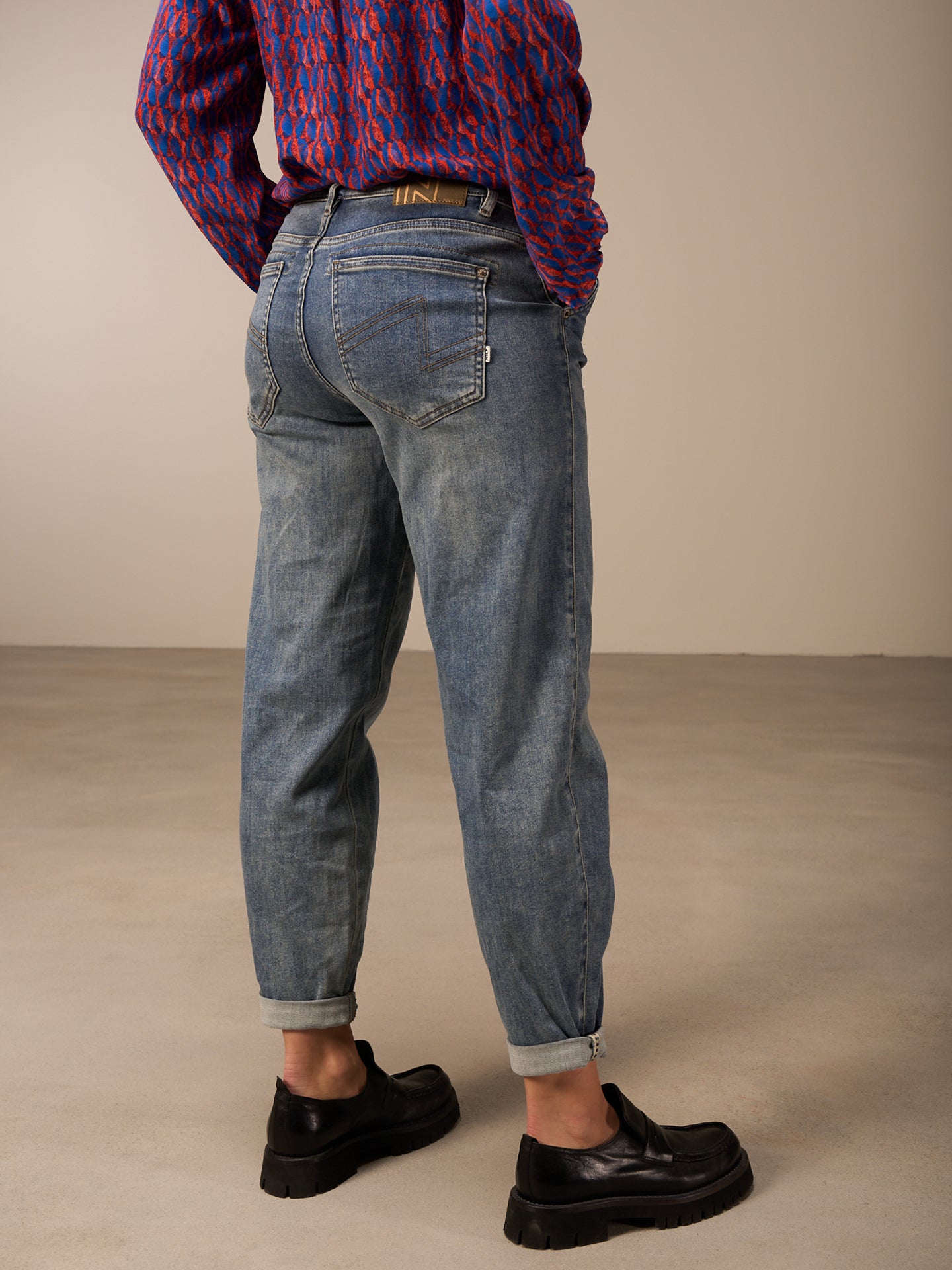 Barrel-leg jeans