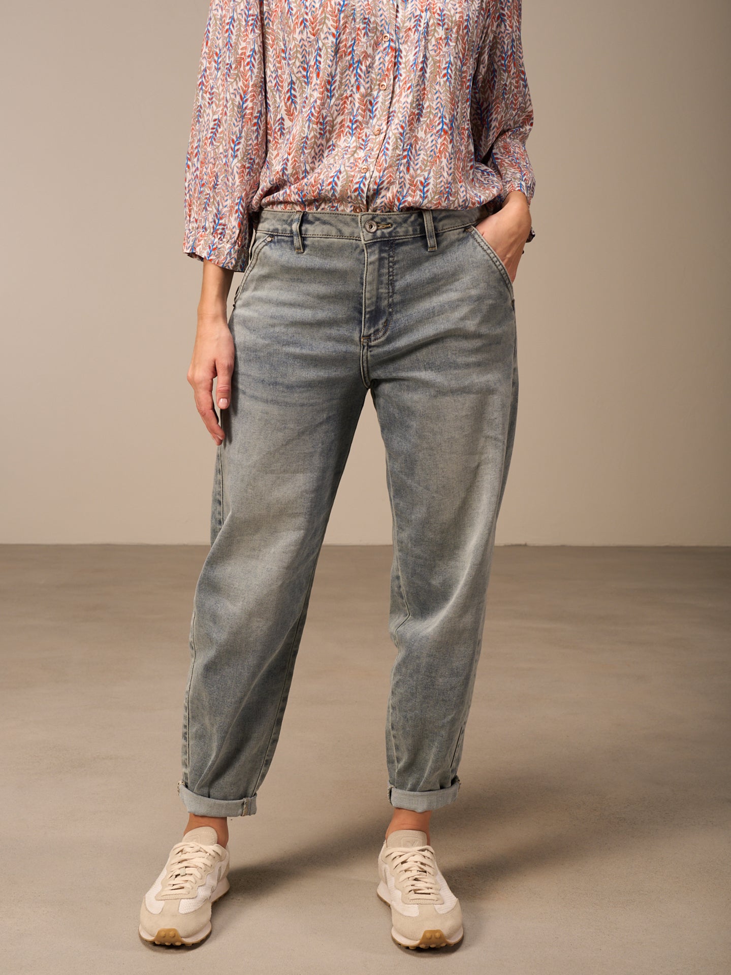 Barrel-leg jeans