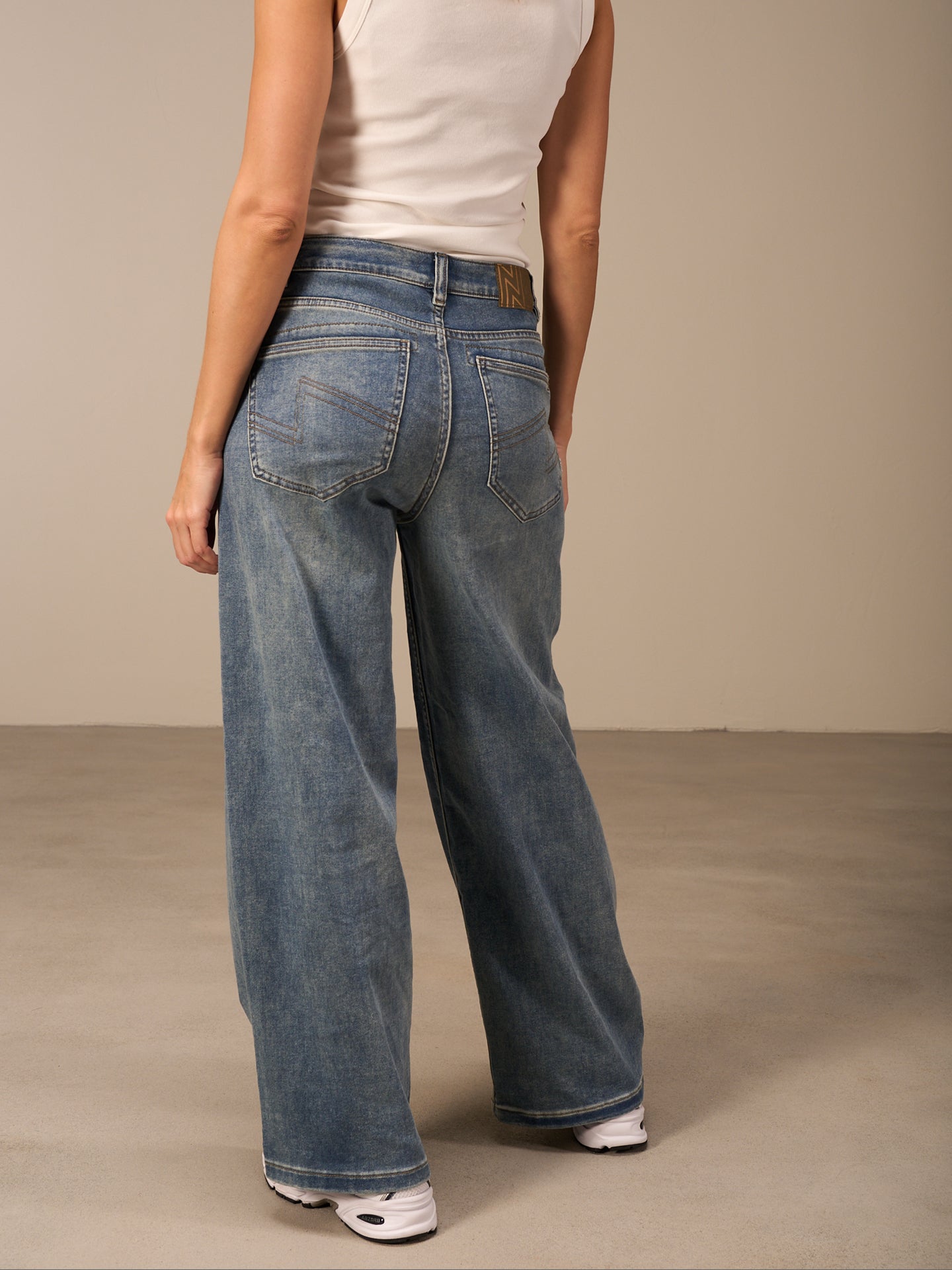 Wide-leg jeans