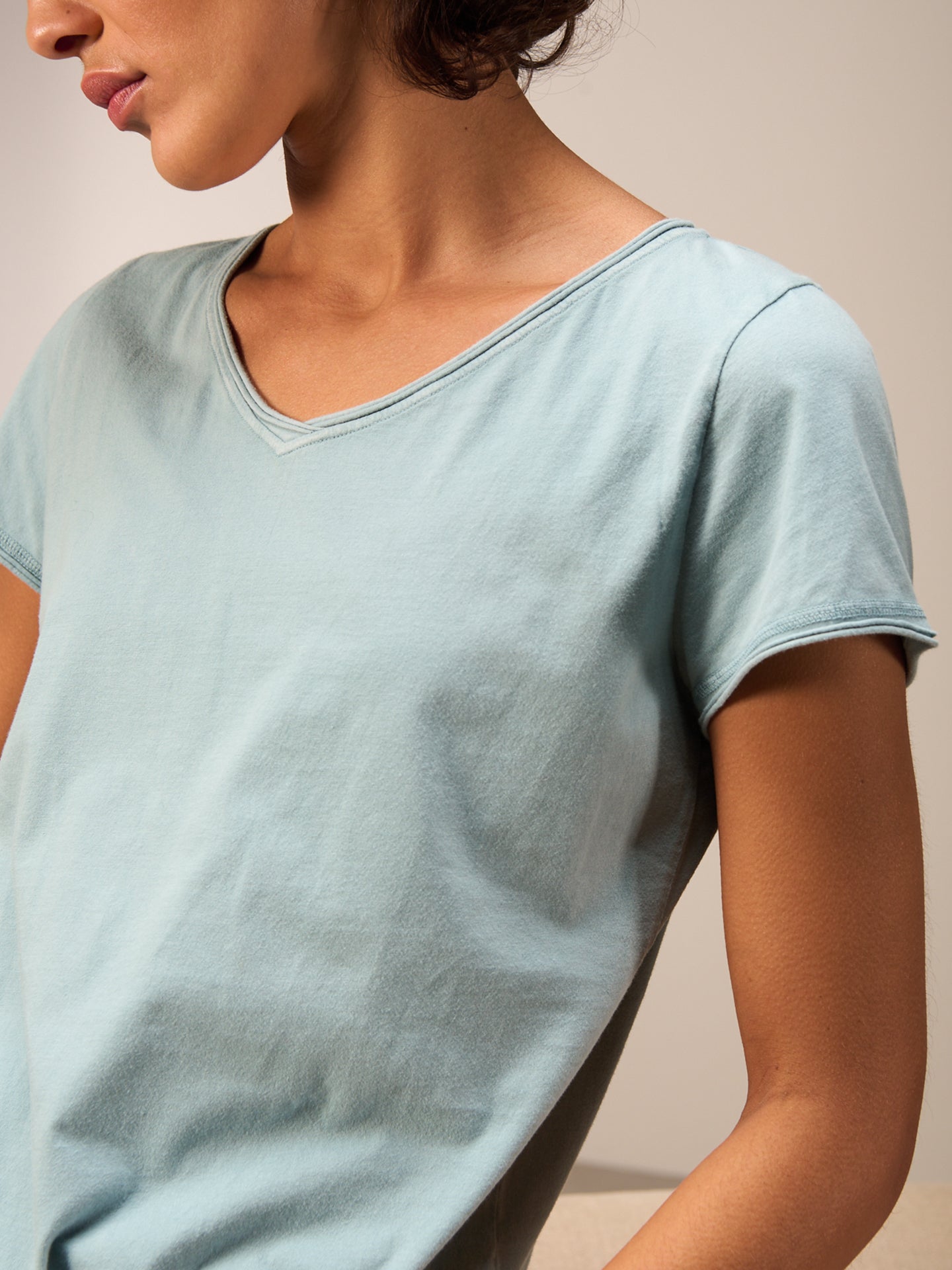 T-shirt avec col en V