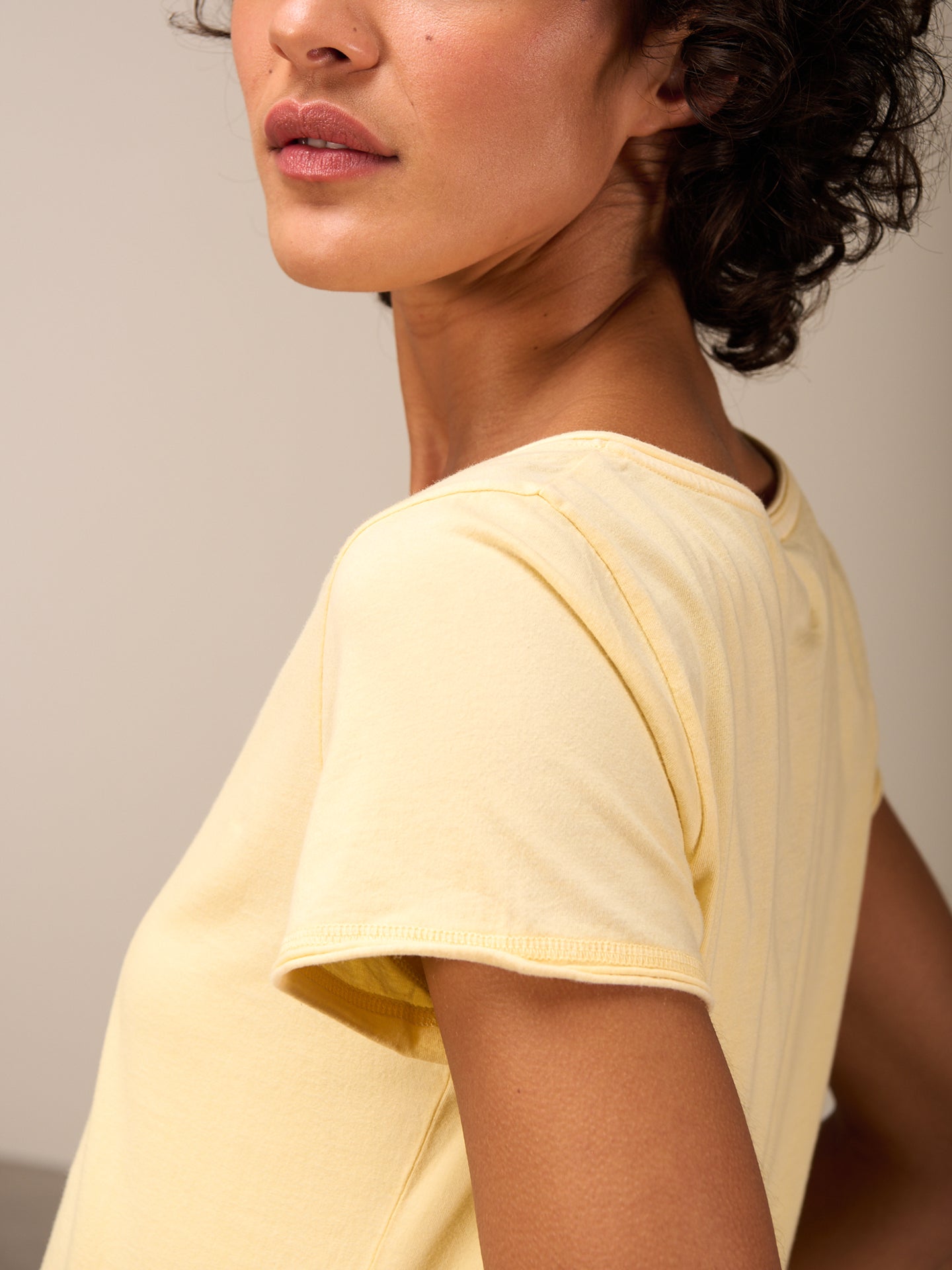 T-shirt avec col en V