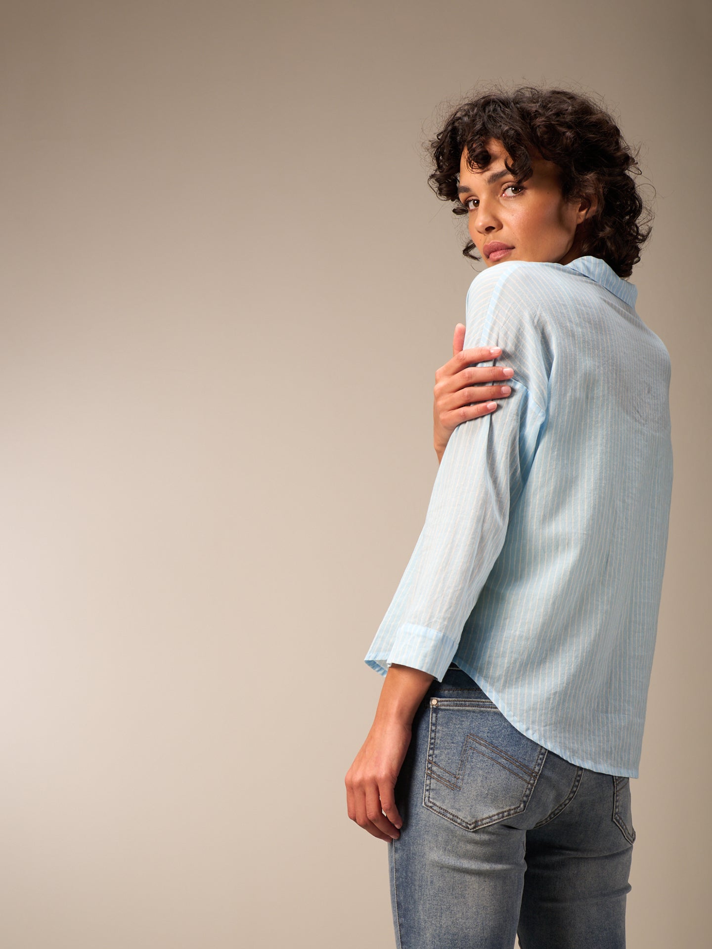 3/4-sleeved blouse