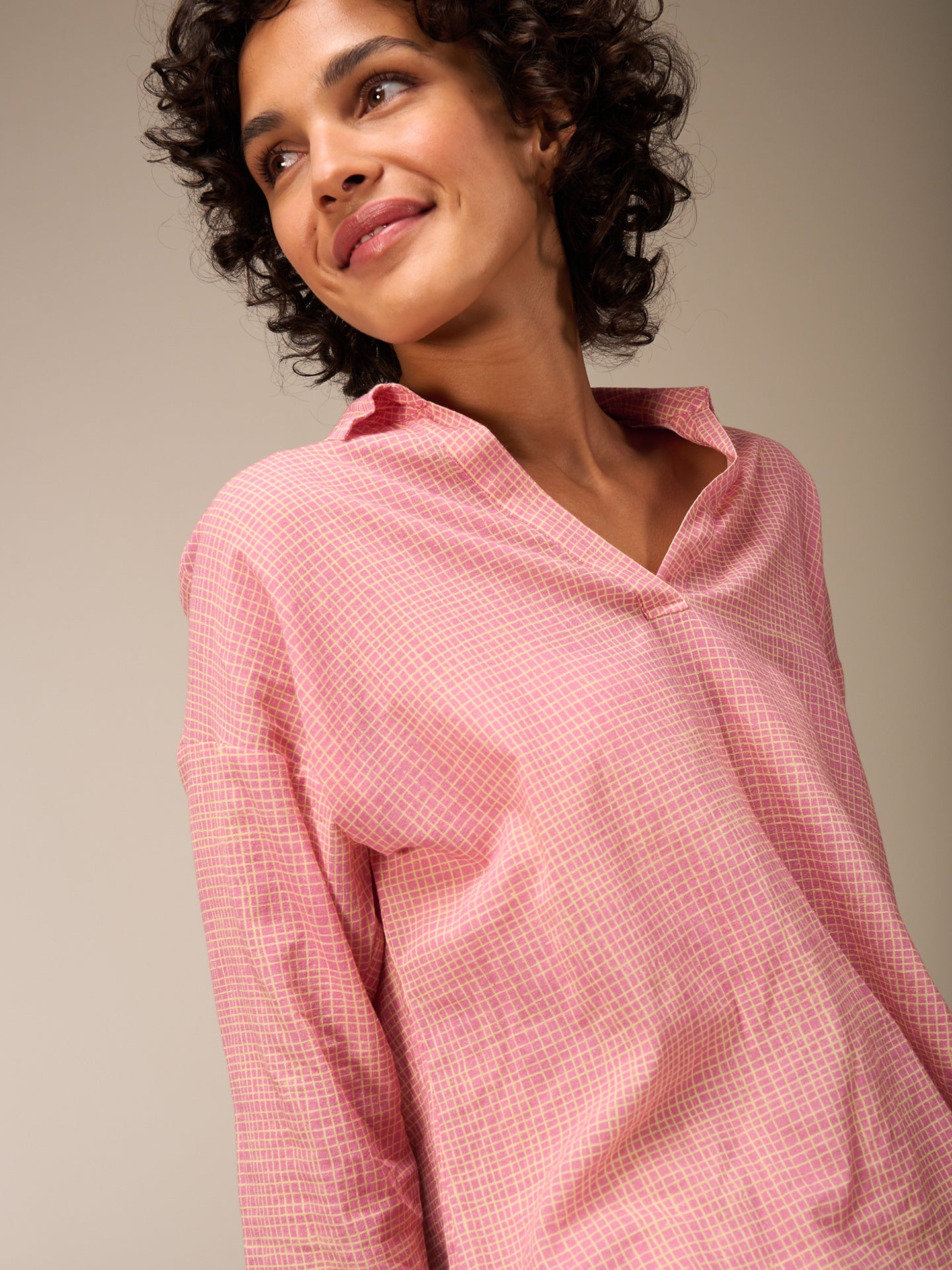 3/4-sleeved blouse