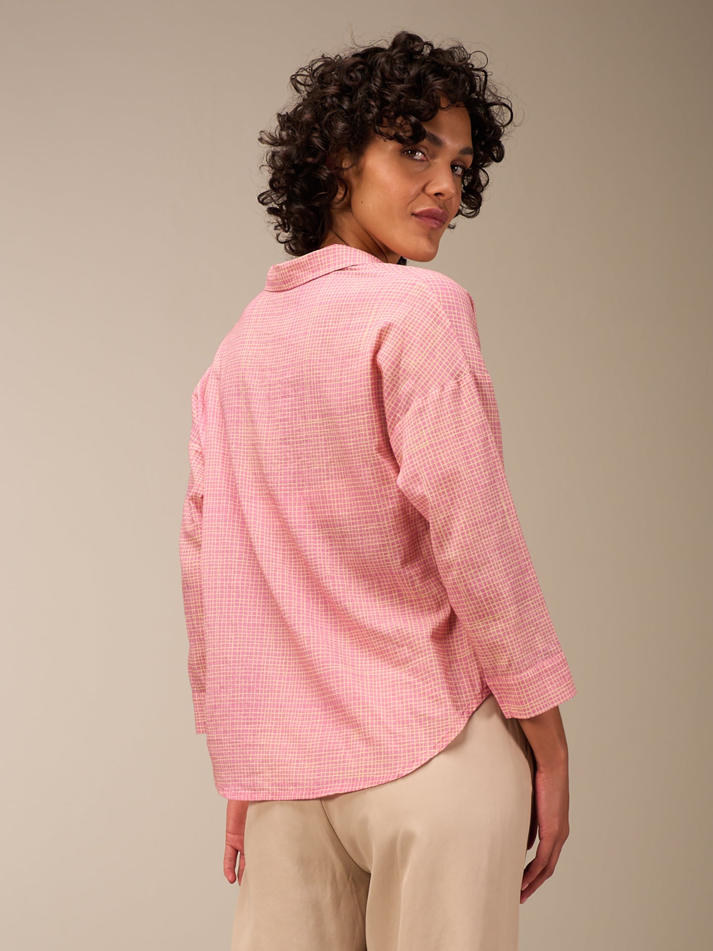 3/4-sleeved blouse