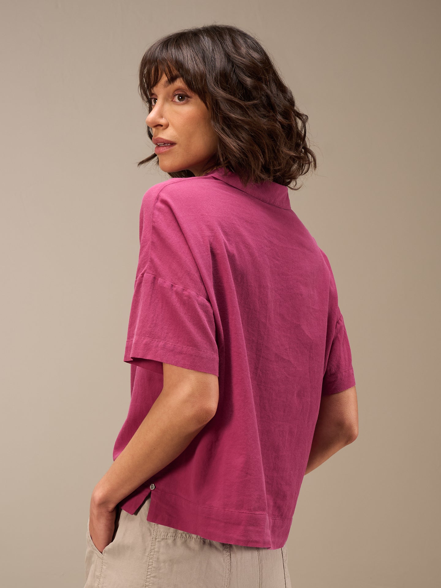 Short-sleeved blouse
