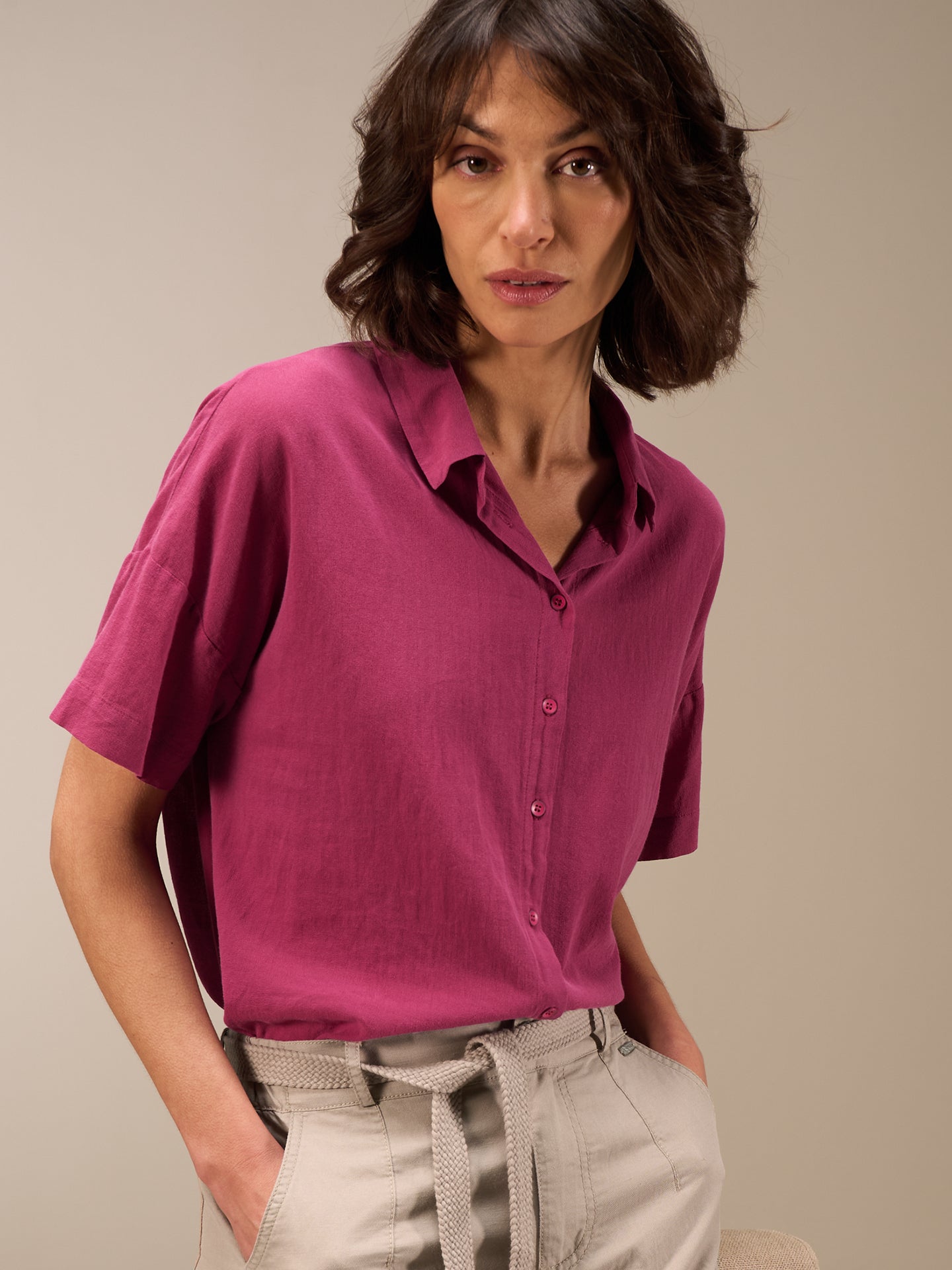 Short-sleeved blouse
