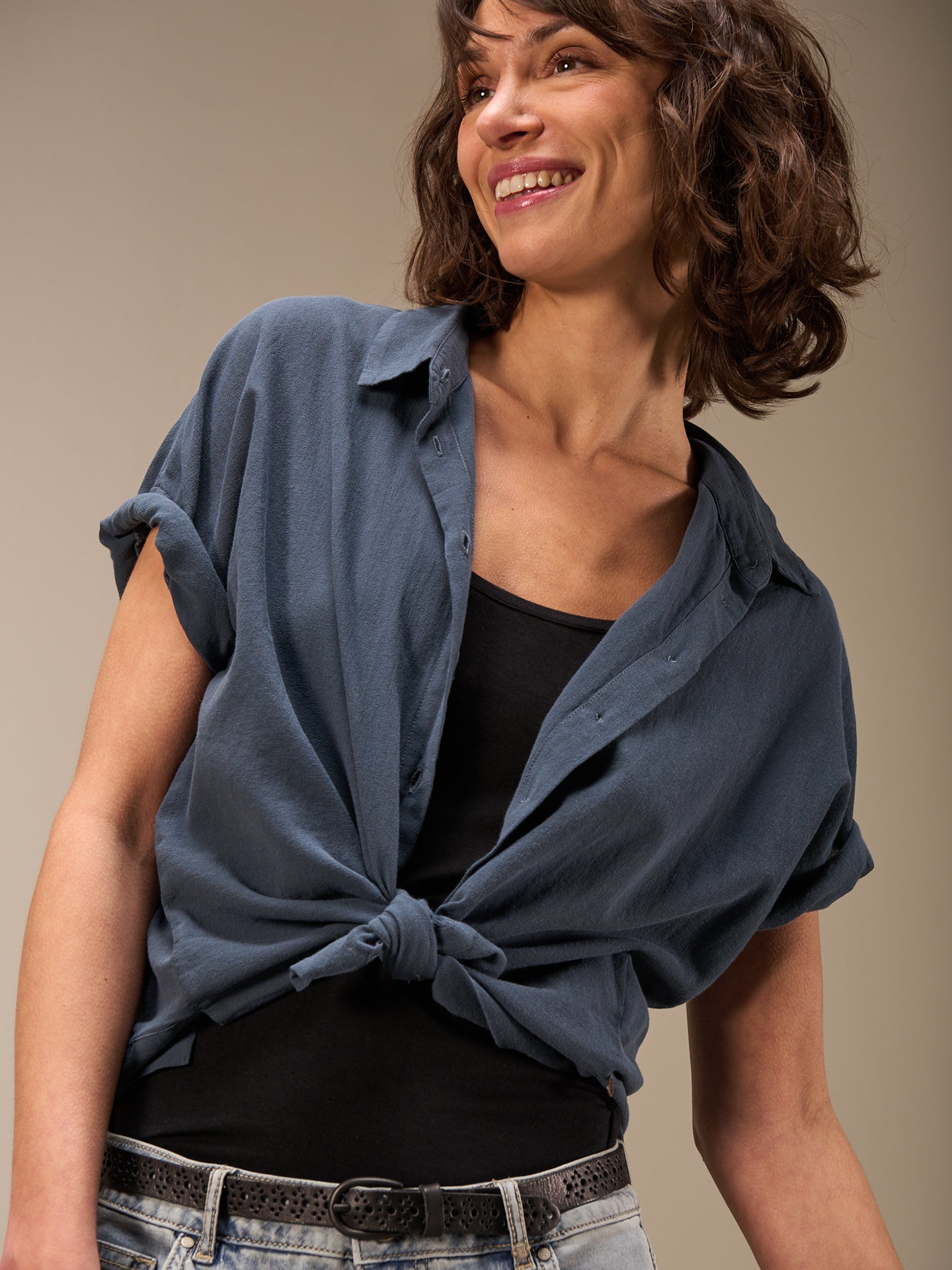 Short-sleeved blouse