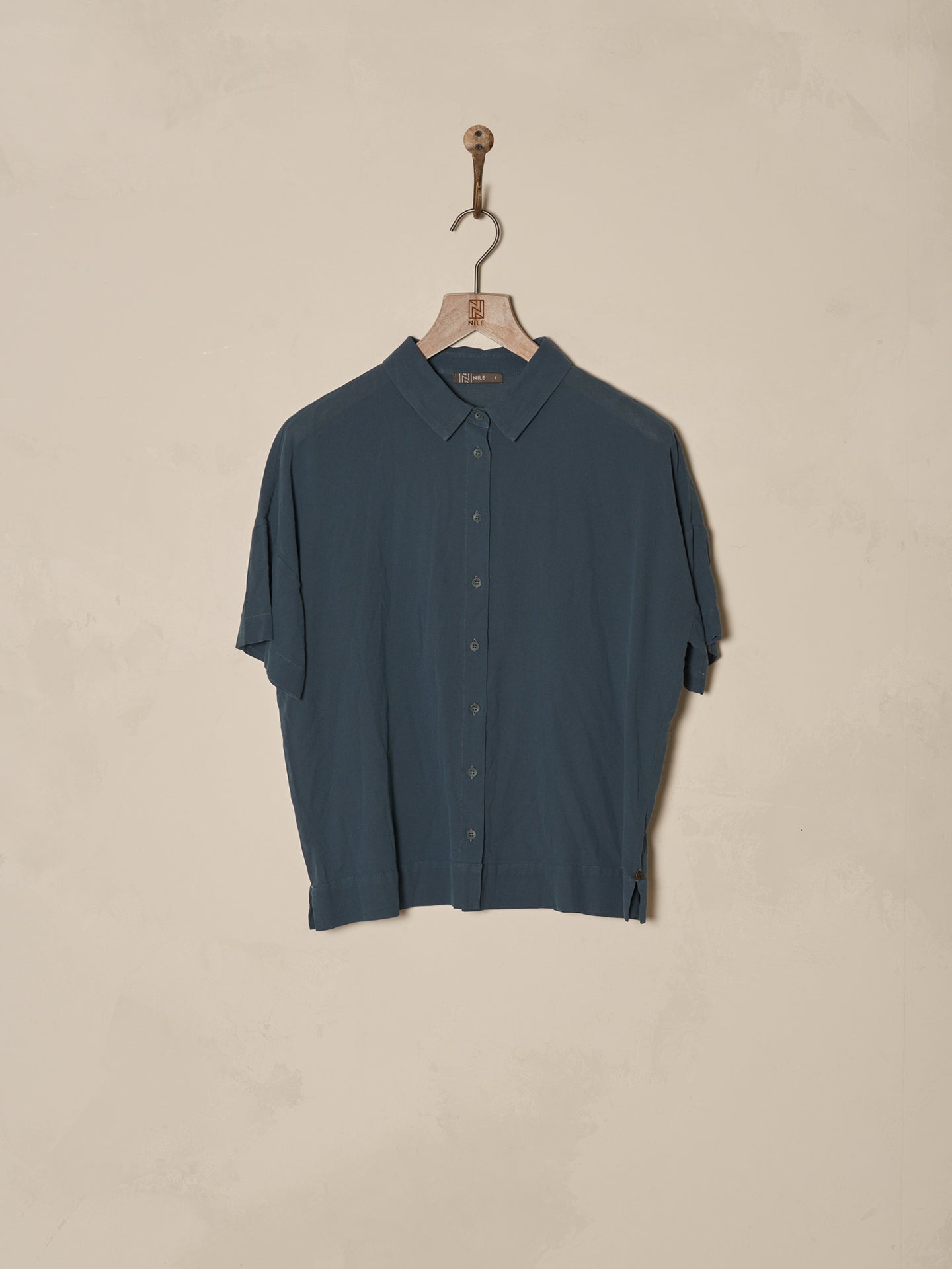 Short-sleeved blouse