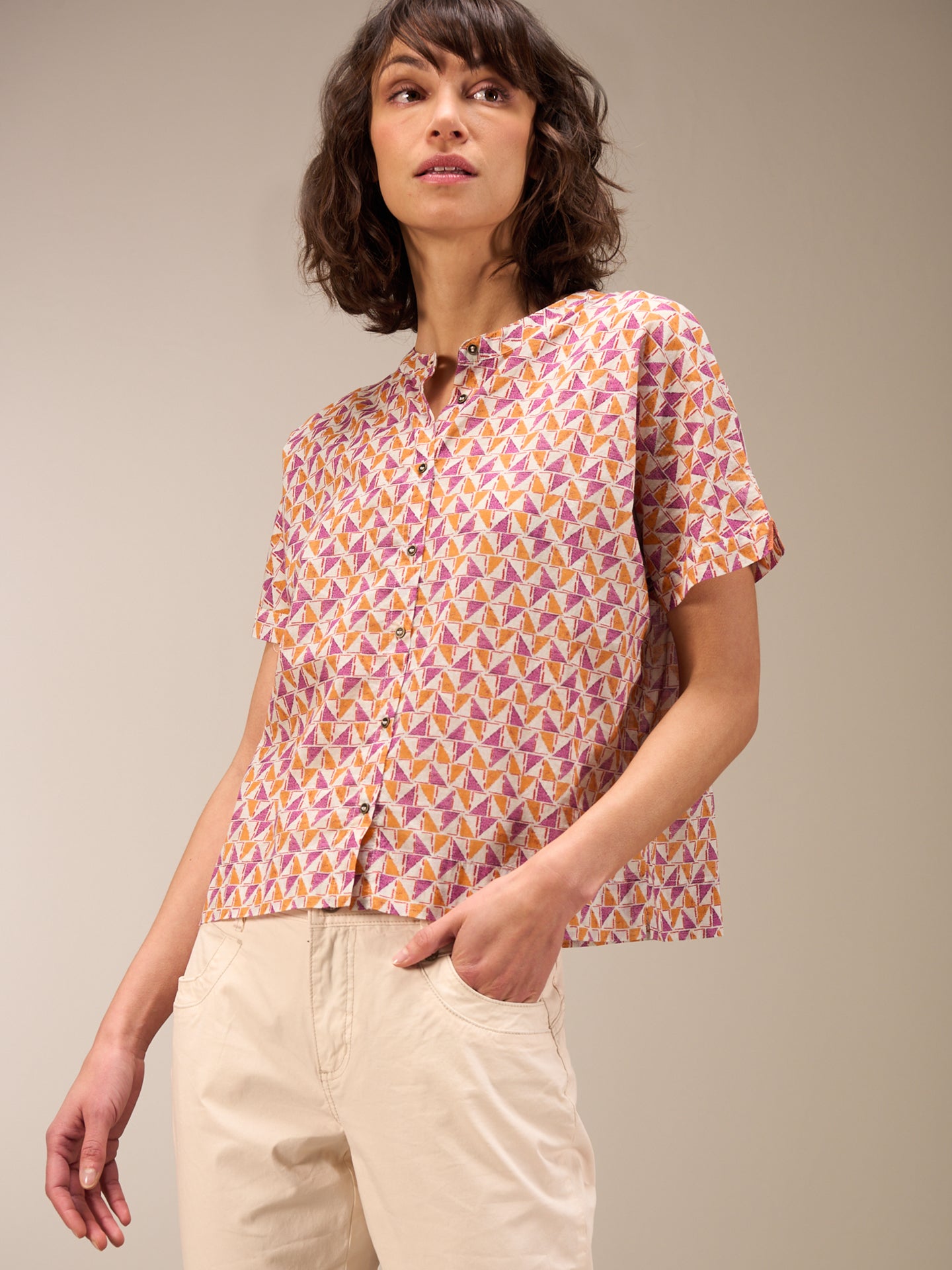 Short-sleeved blouse