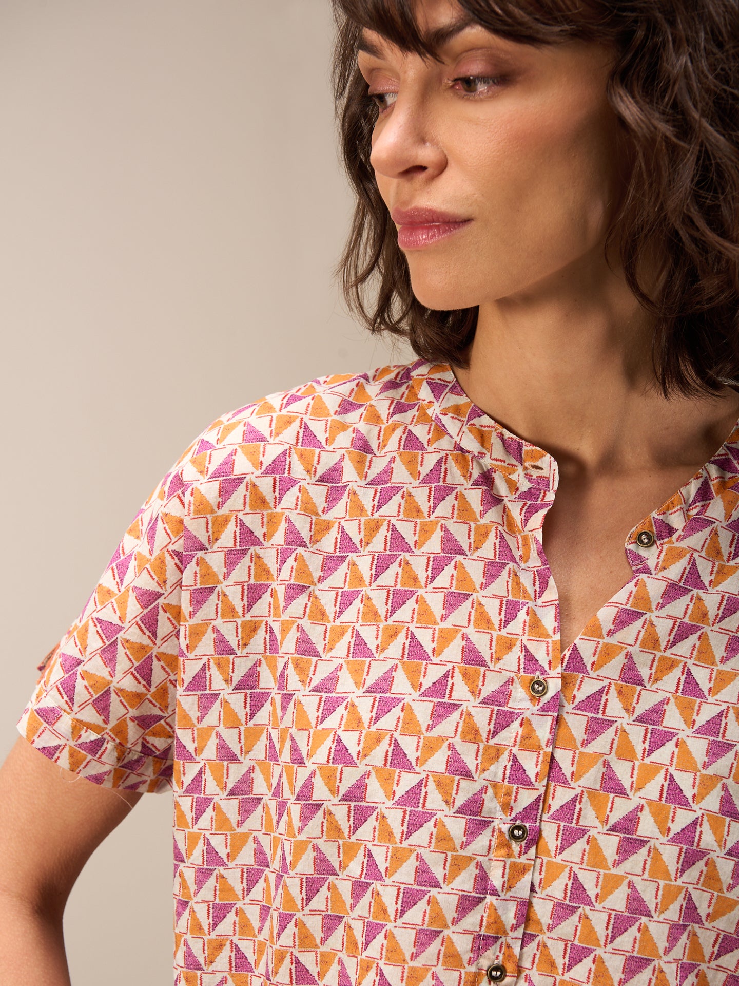 Short-sleeved blouse