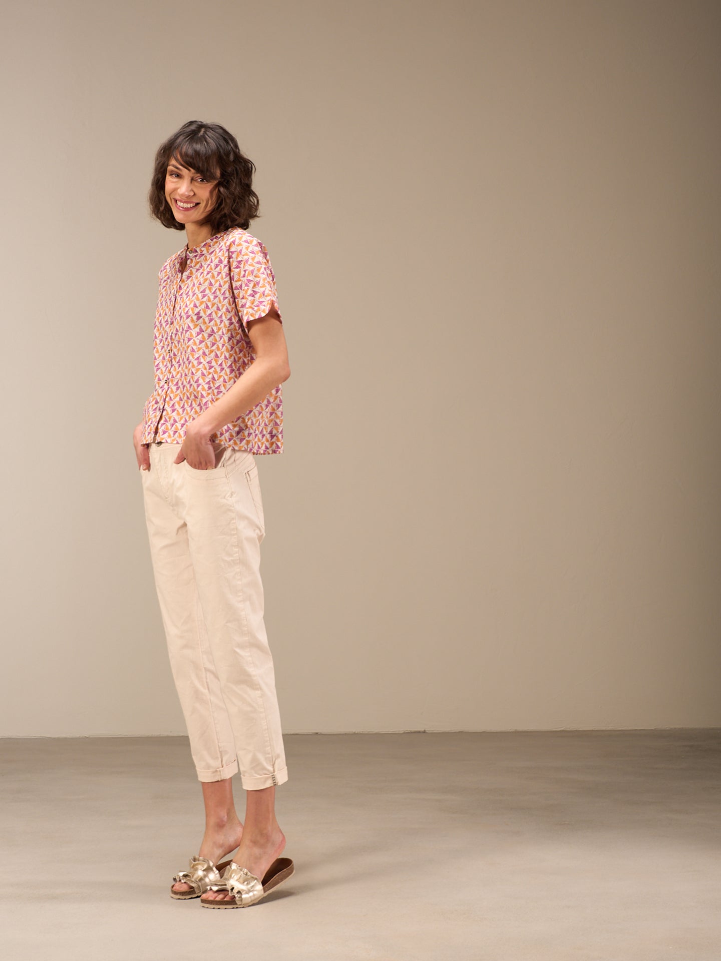 Short-sleeved blouse