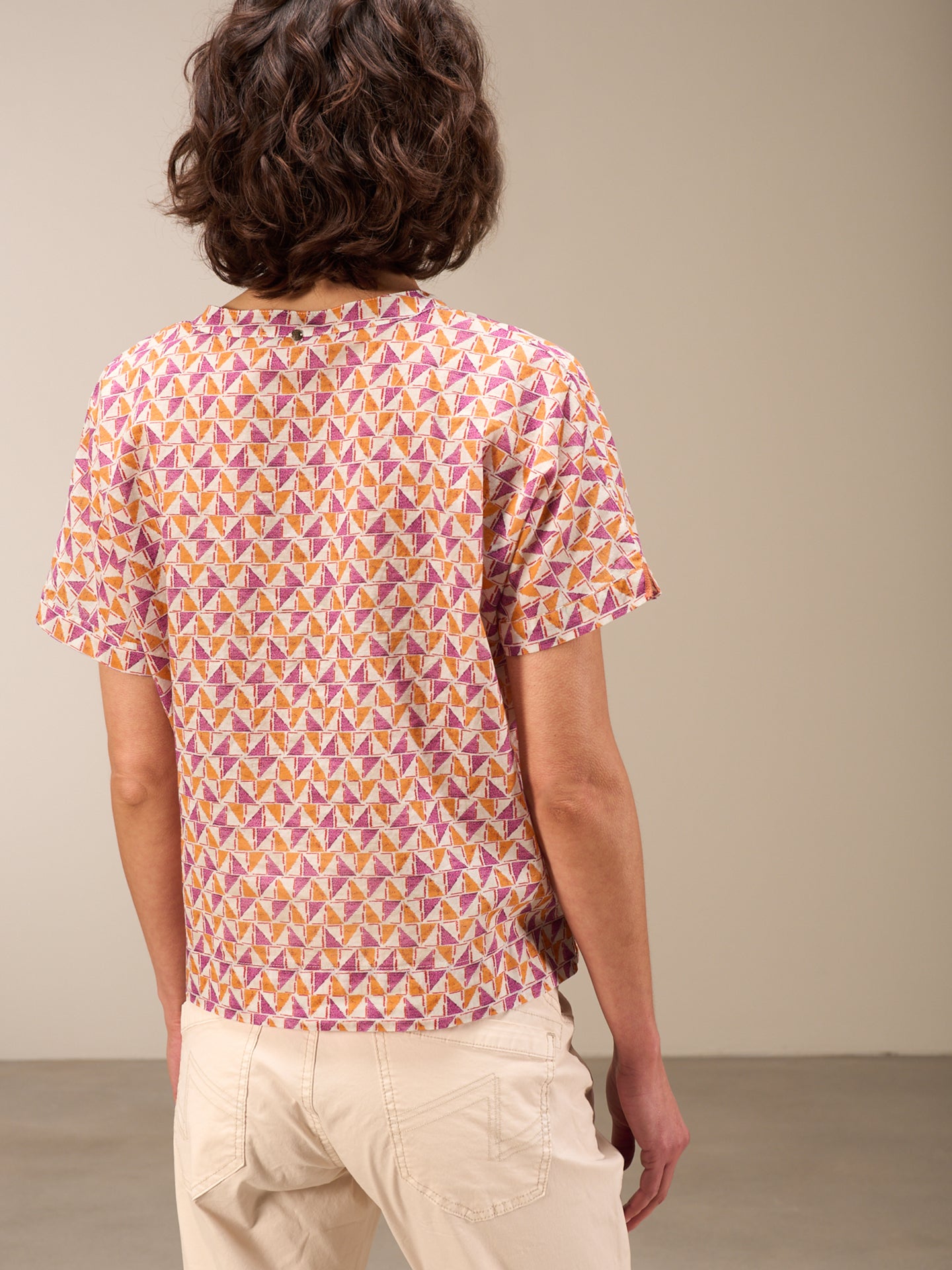 Short-sleeved blouse