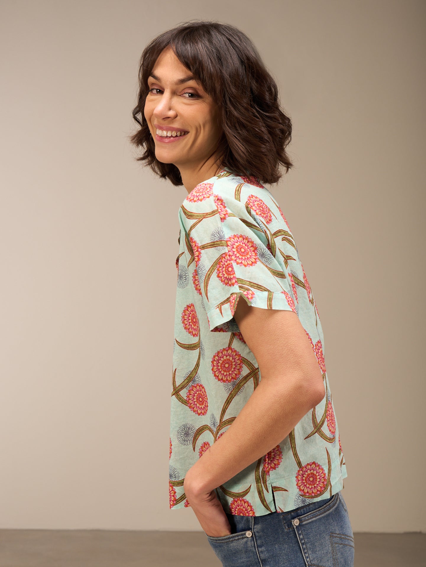 Short-sleeved blouse