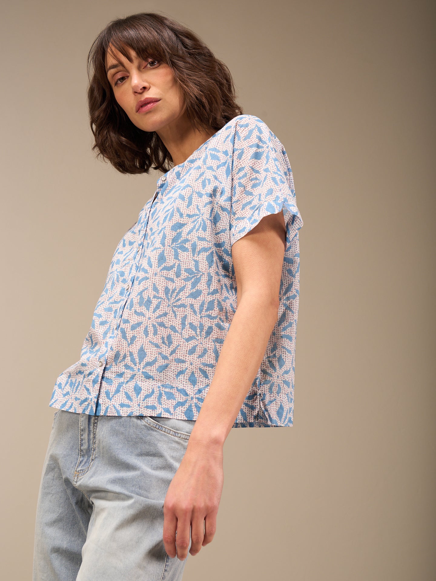 Short-sleeved blouse
