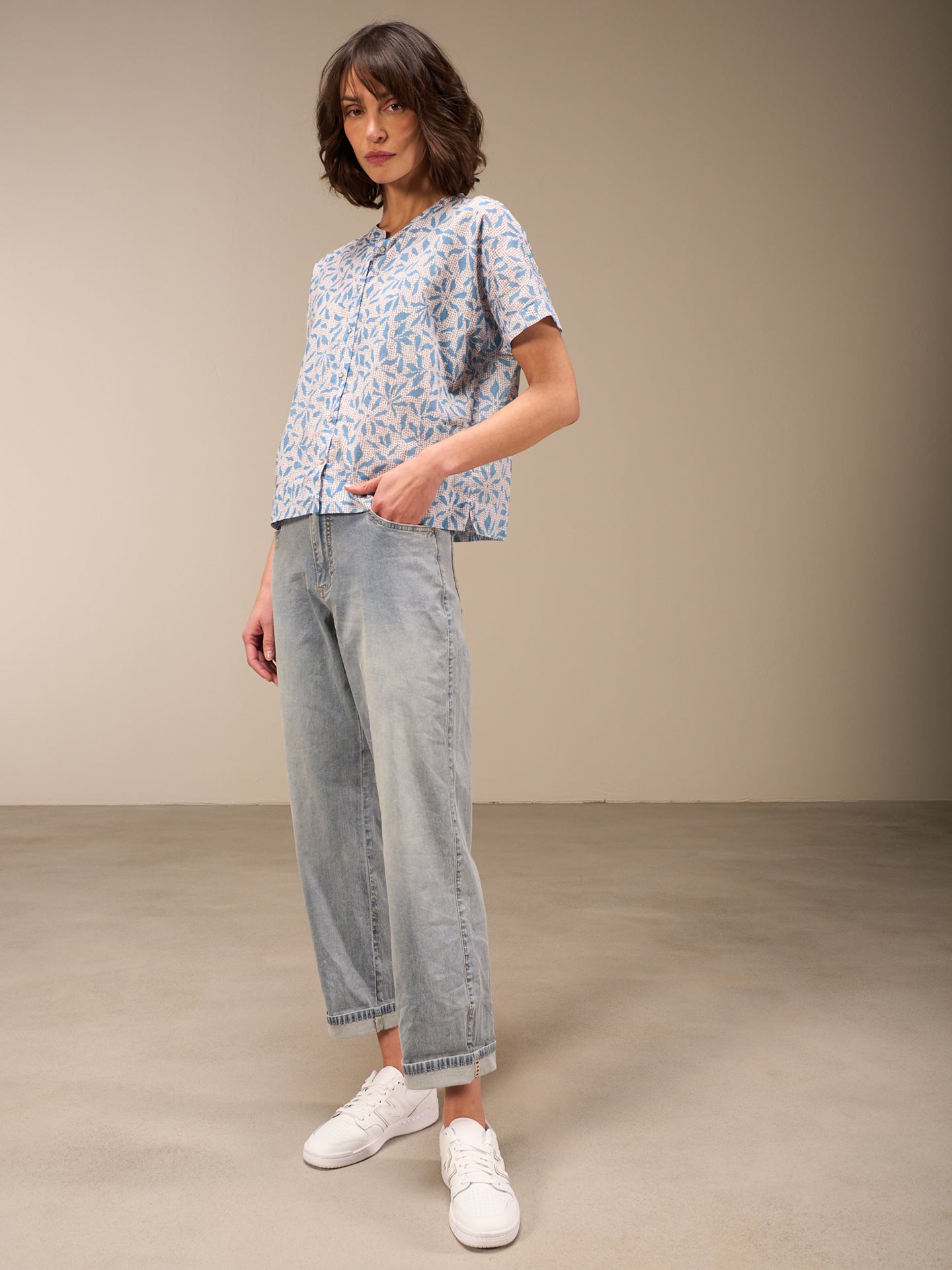 Short-sleeved blouse