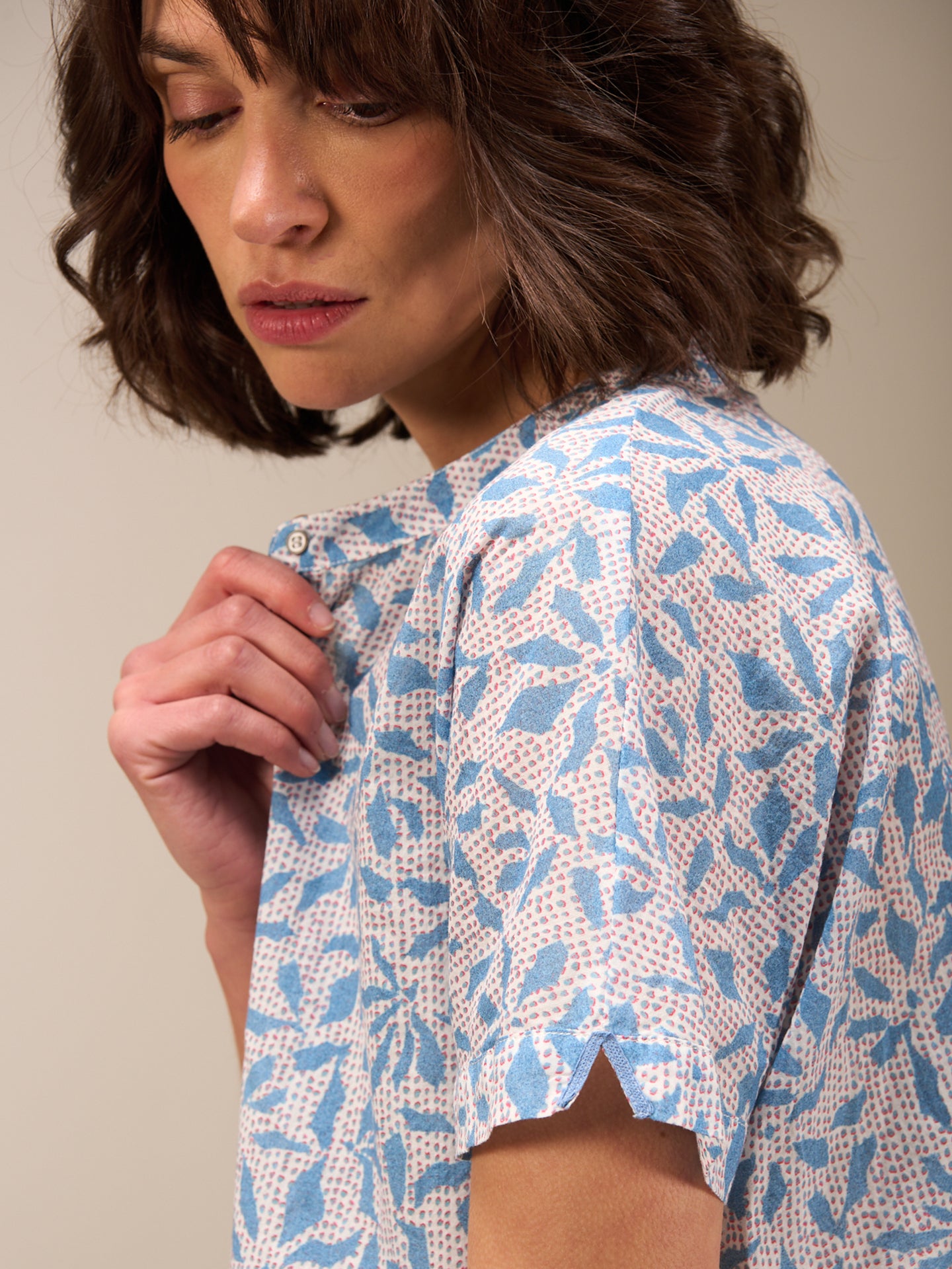 Short-sleeved blouse