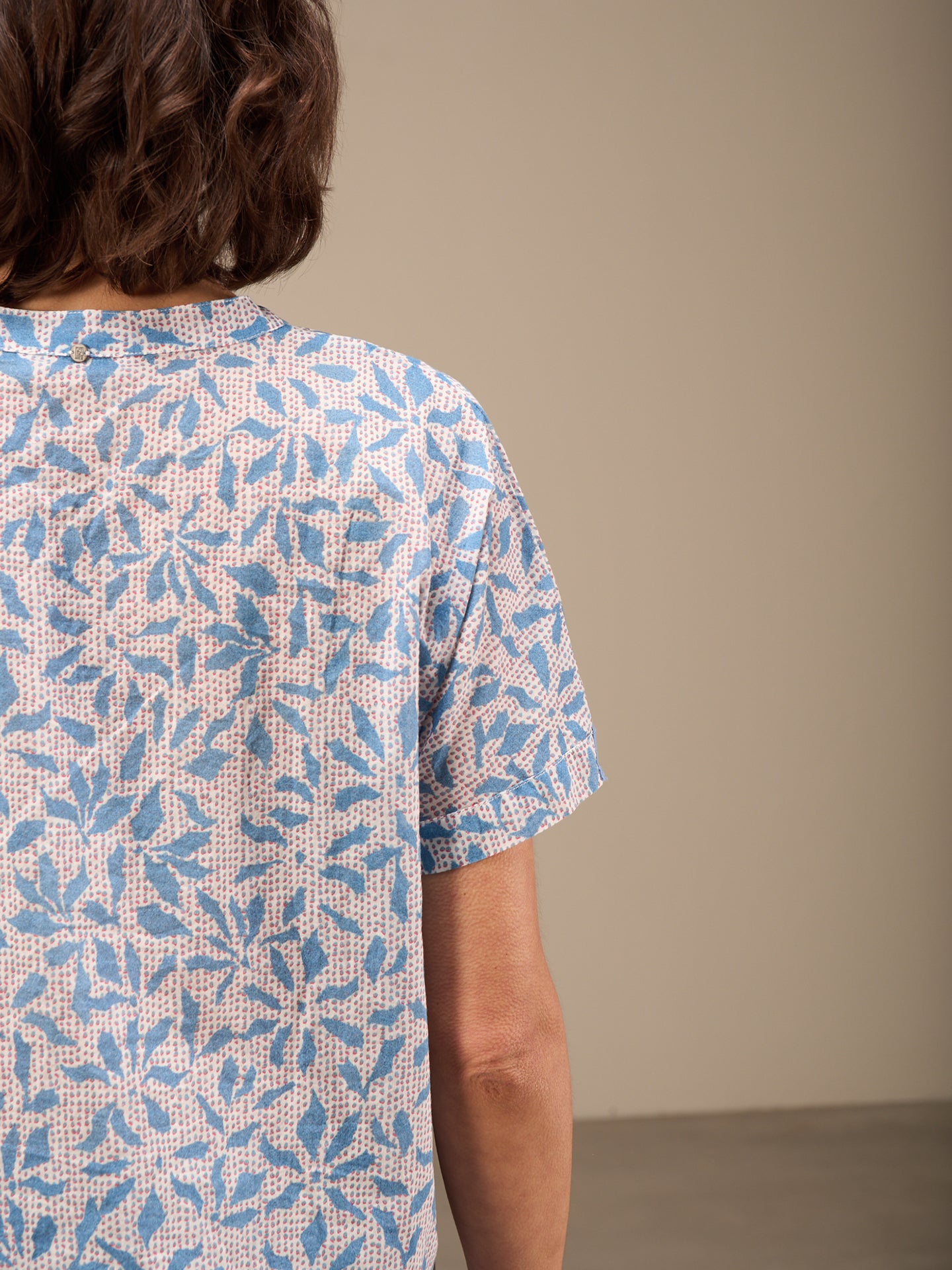 Short-sleeved blouse