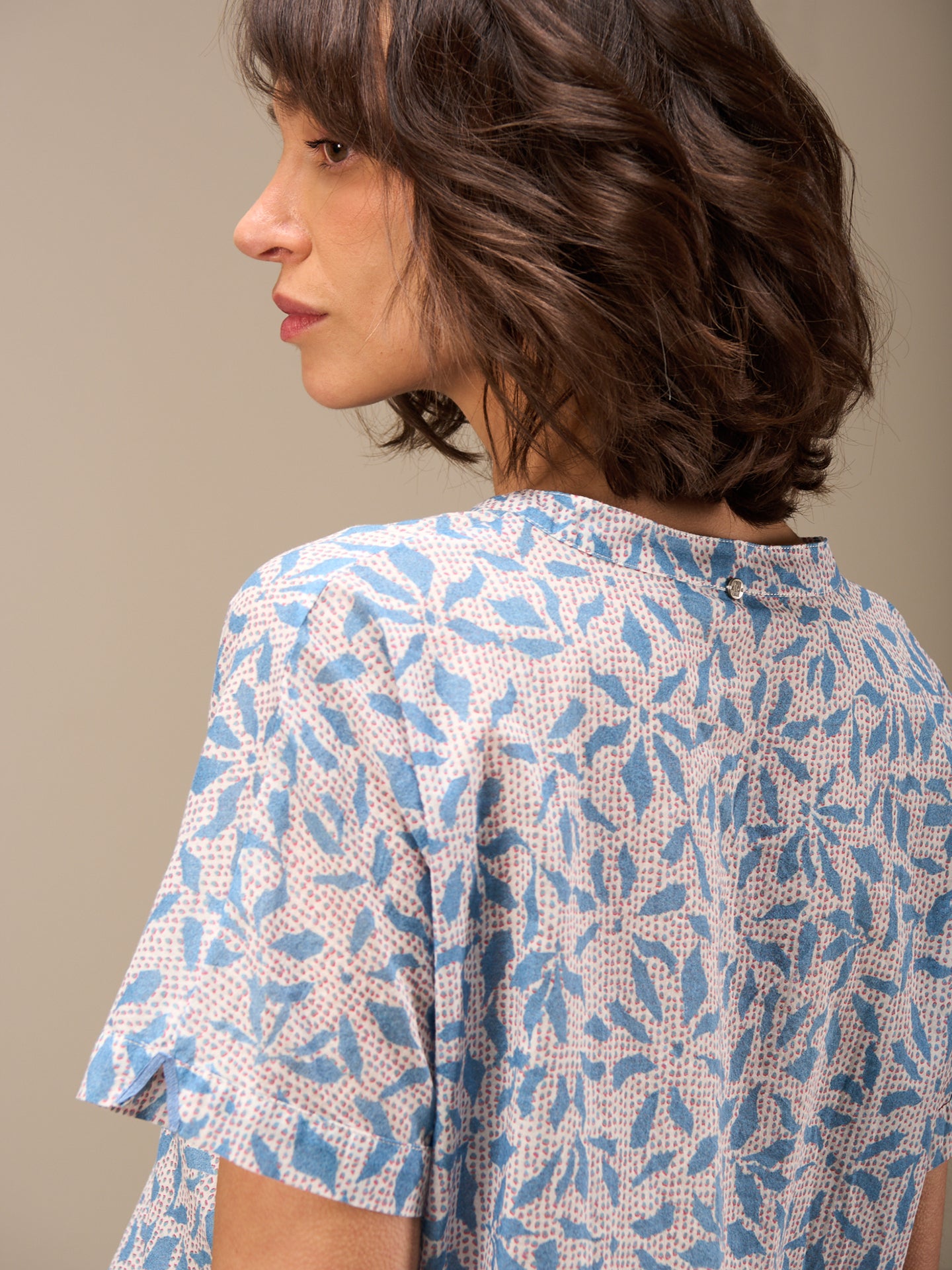 Short-sleeved blouse