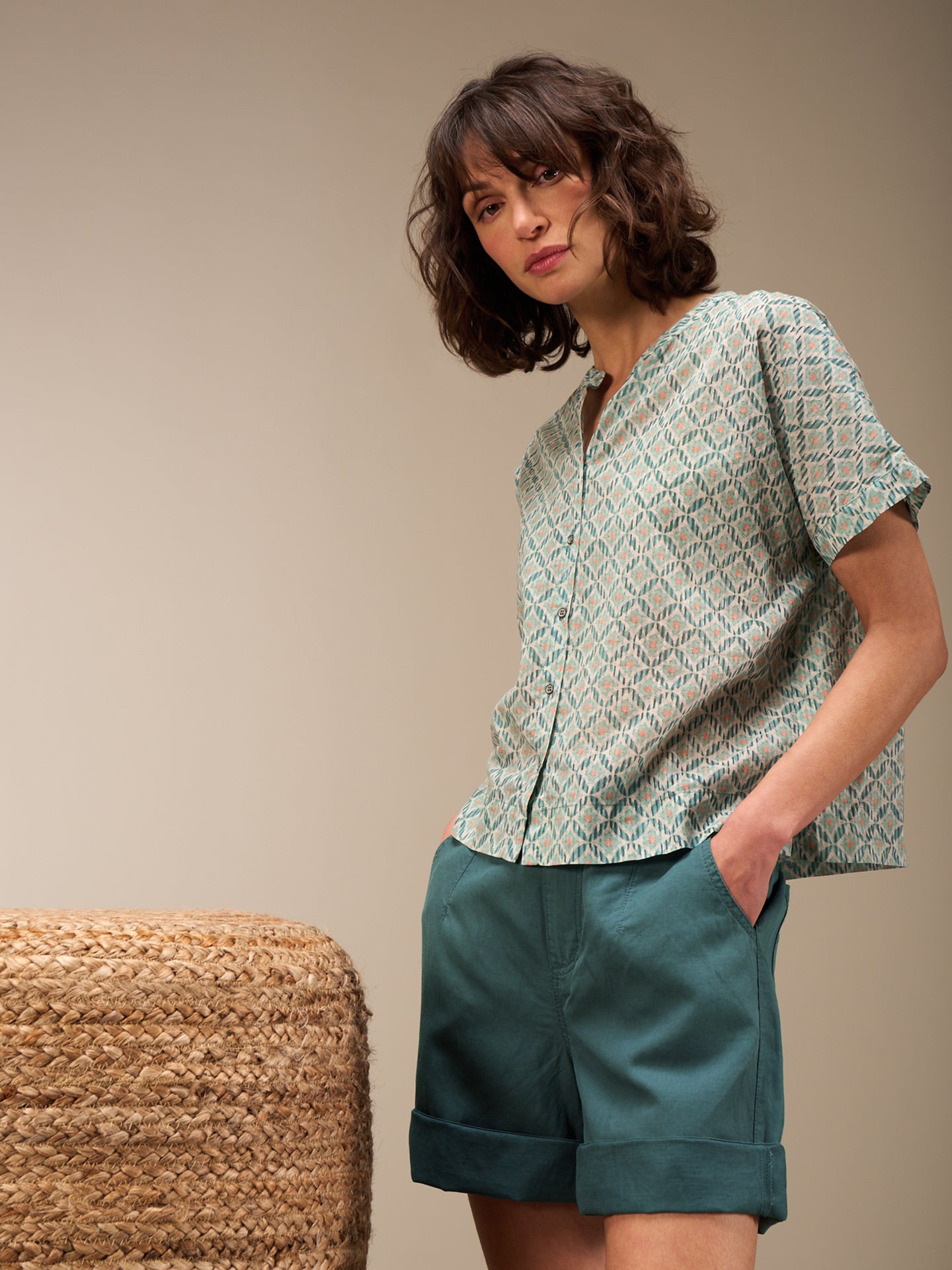 Short-sleeved blouse