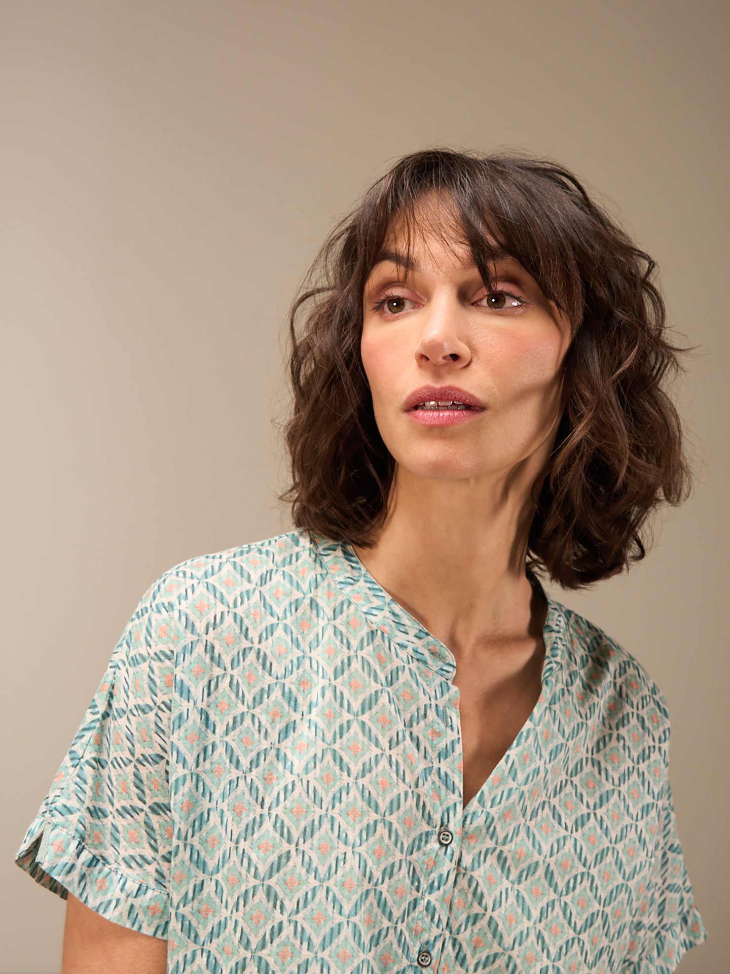 Short-sleeved blouse