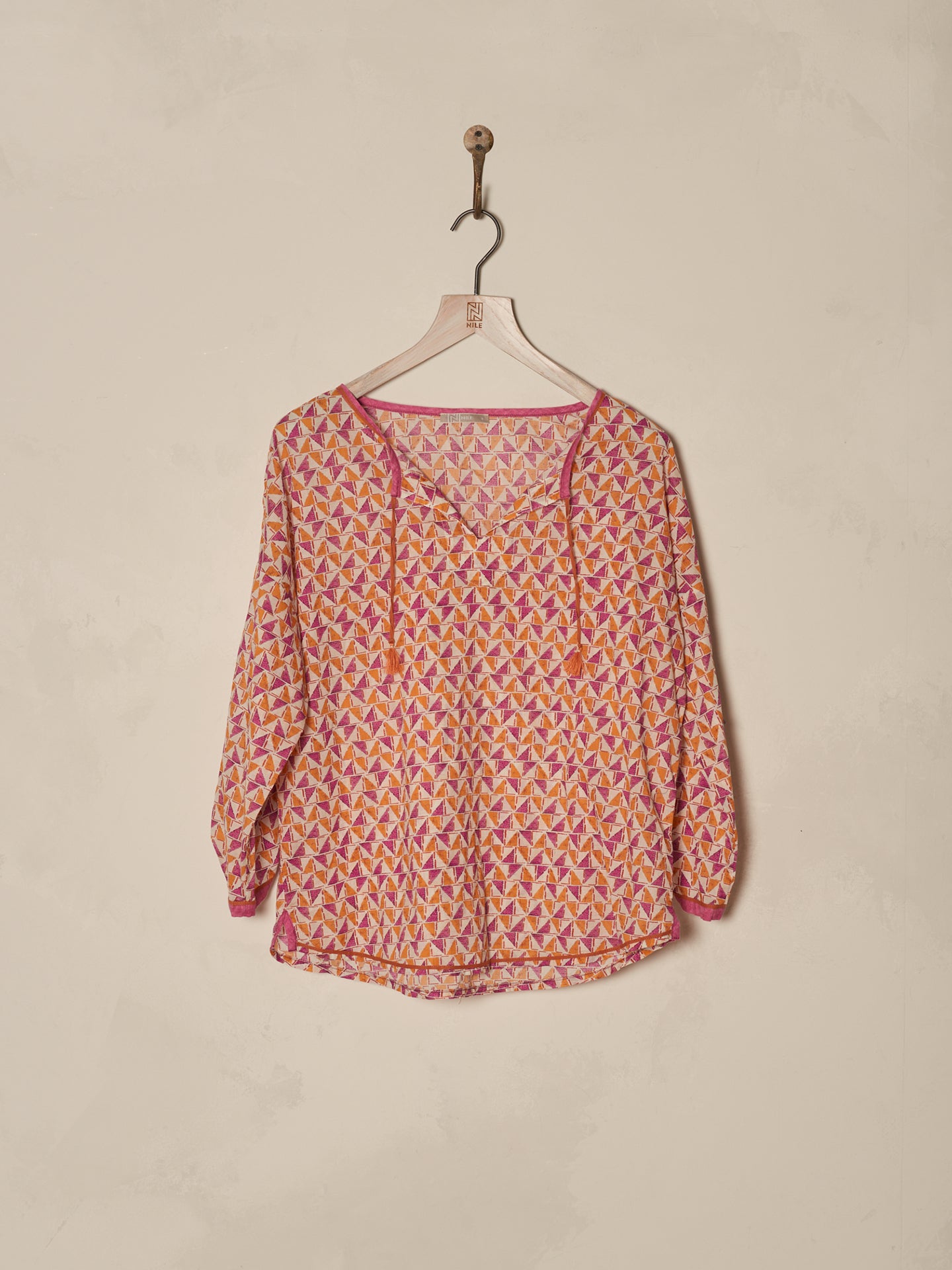 3/4-sleeved blouse