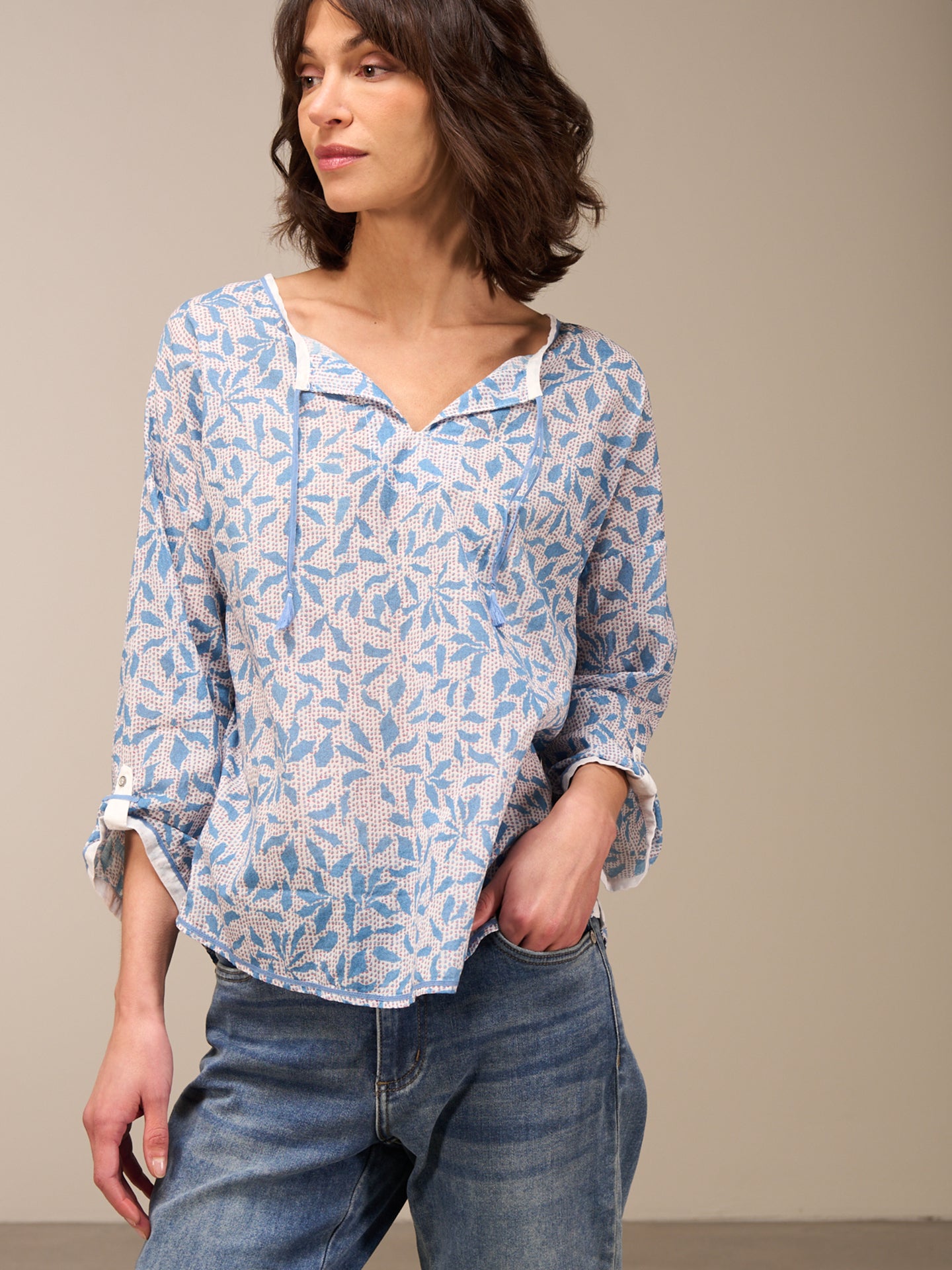 3/4-sleeved blouse