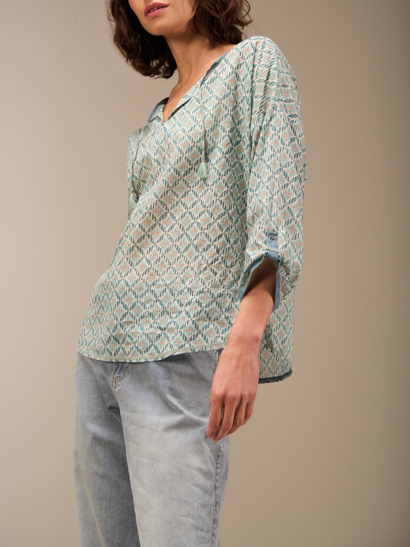 3/4-sleeved blouse