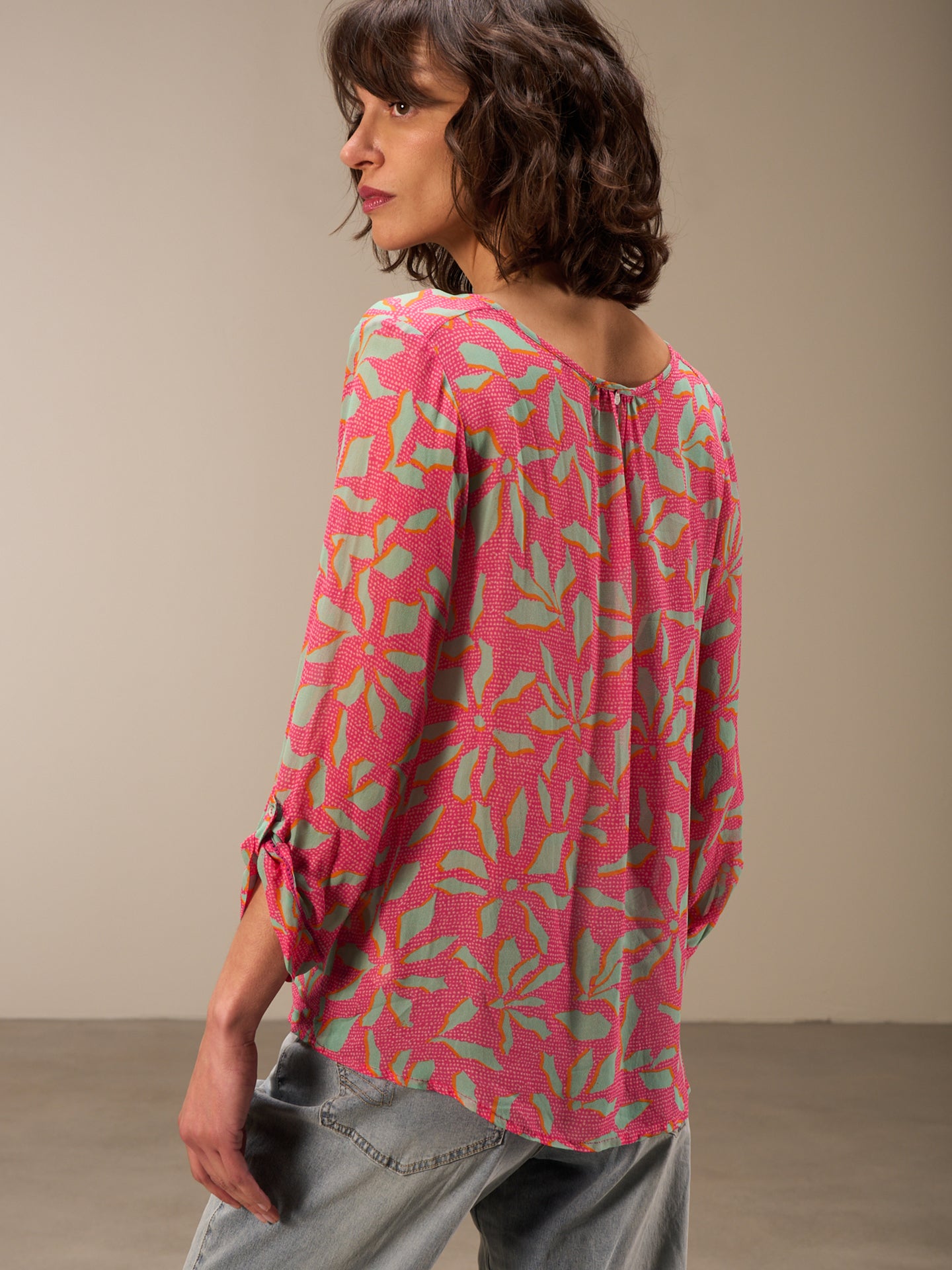 3/4-sleeved blouse
