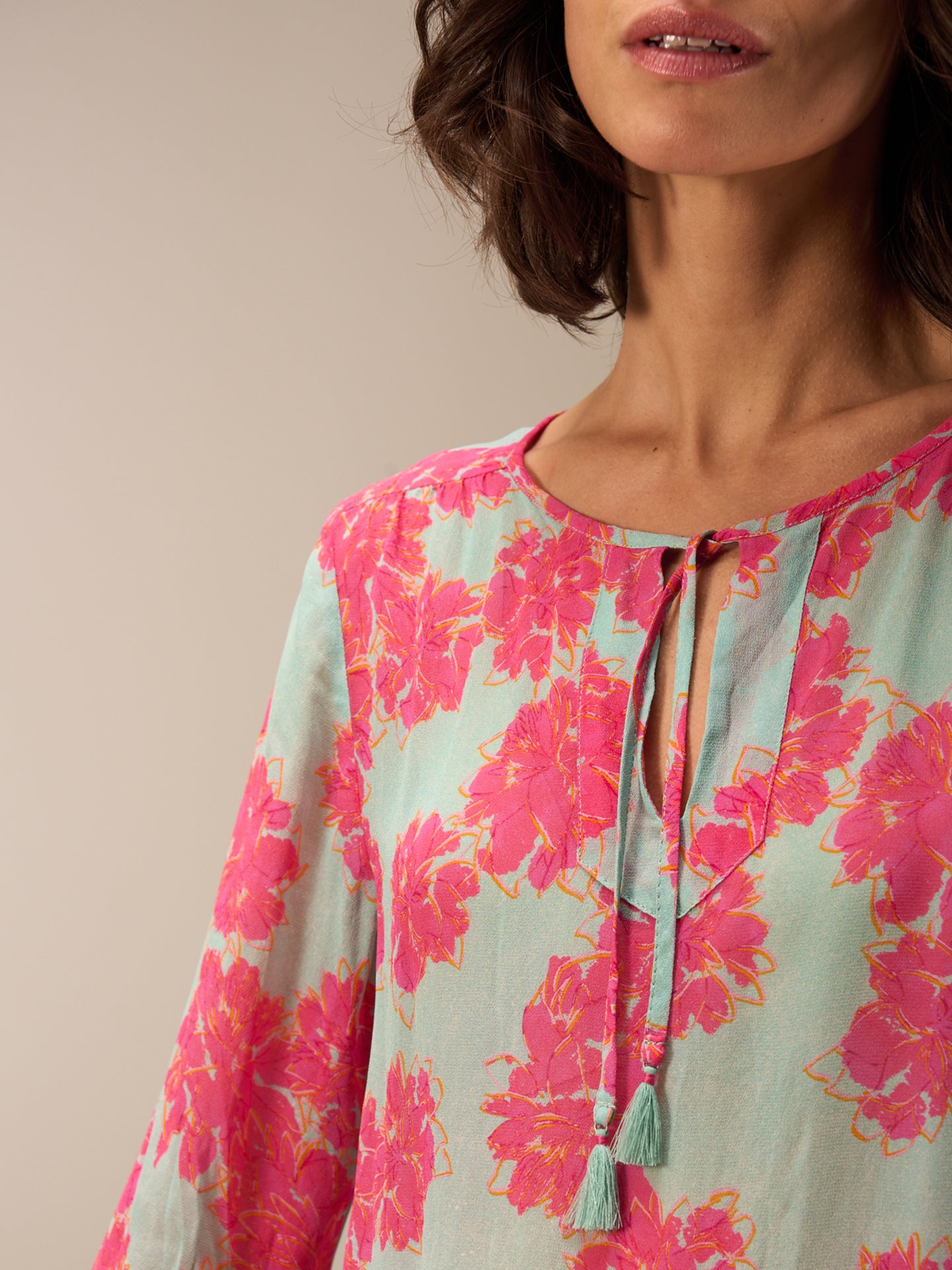 3/4-sleeved blouse