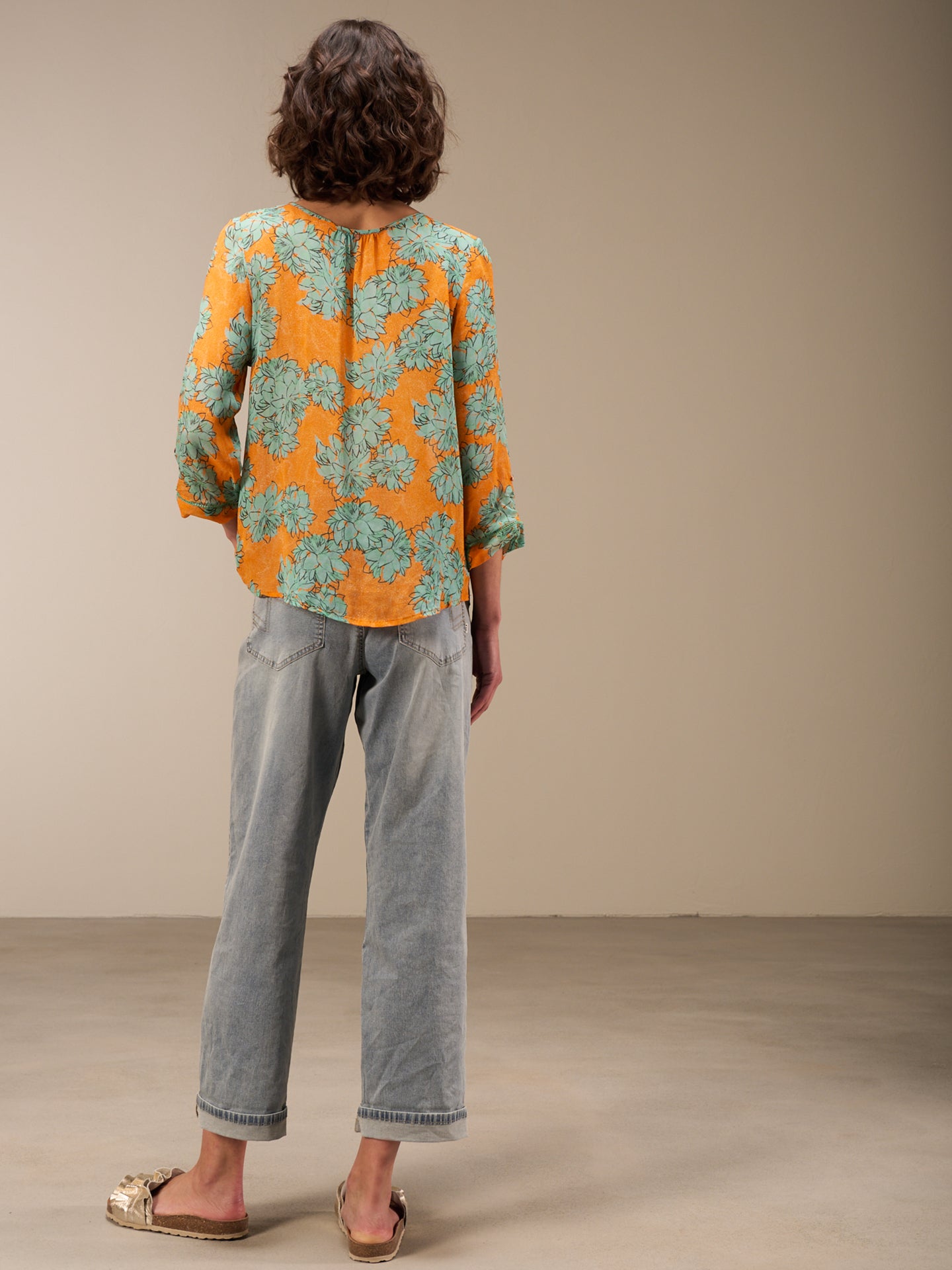 3/4-sleeved blouse