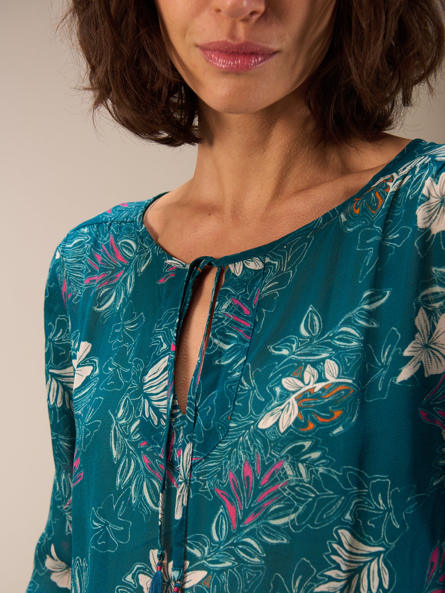 3/4-sleeved blouse