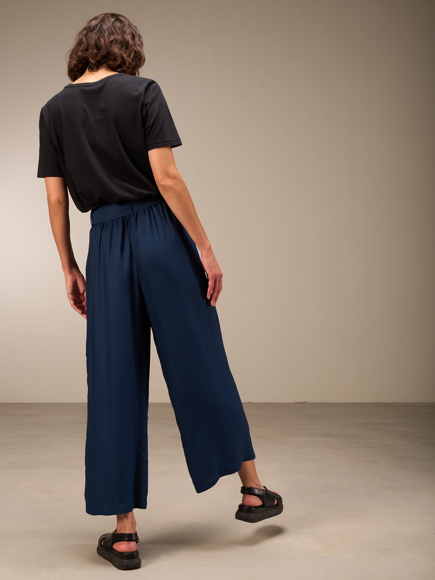 Pants with belt