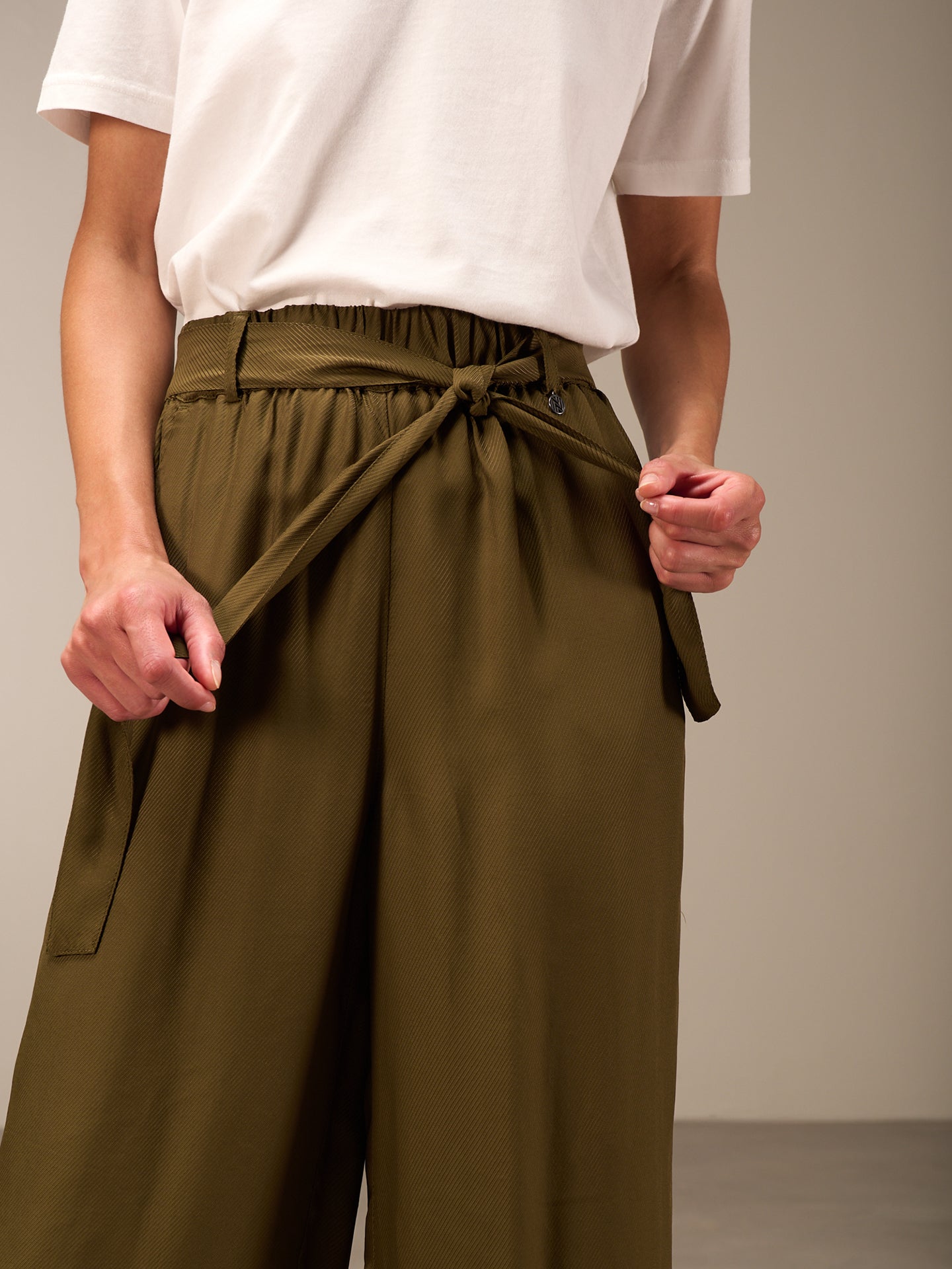 Pants with belt
