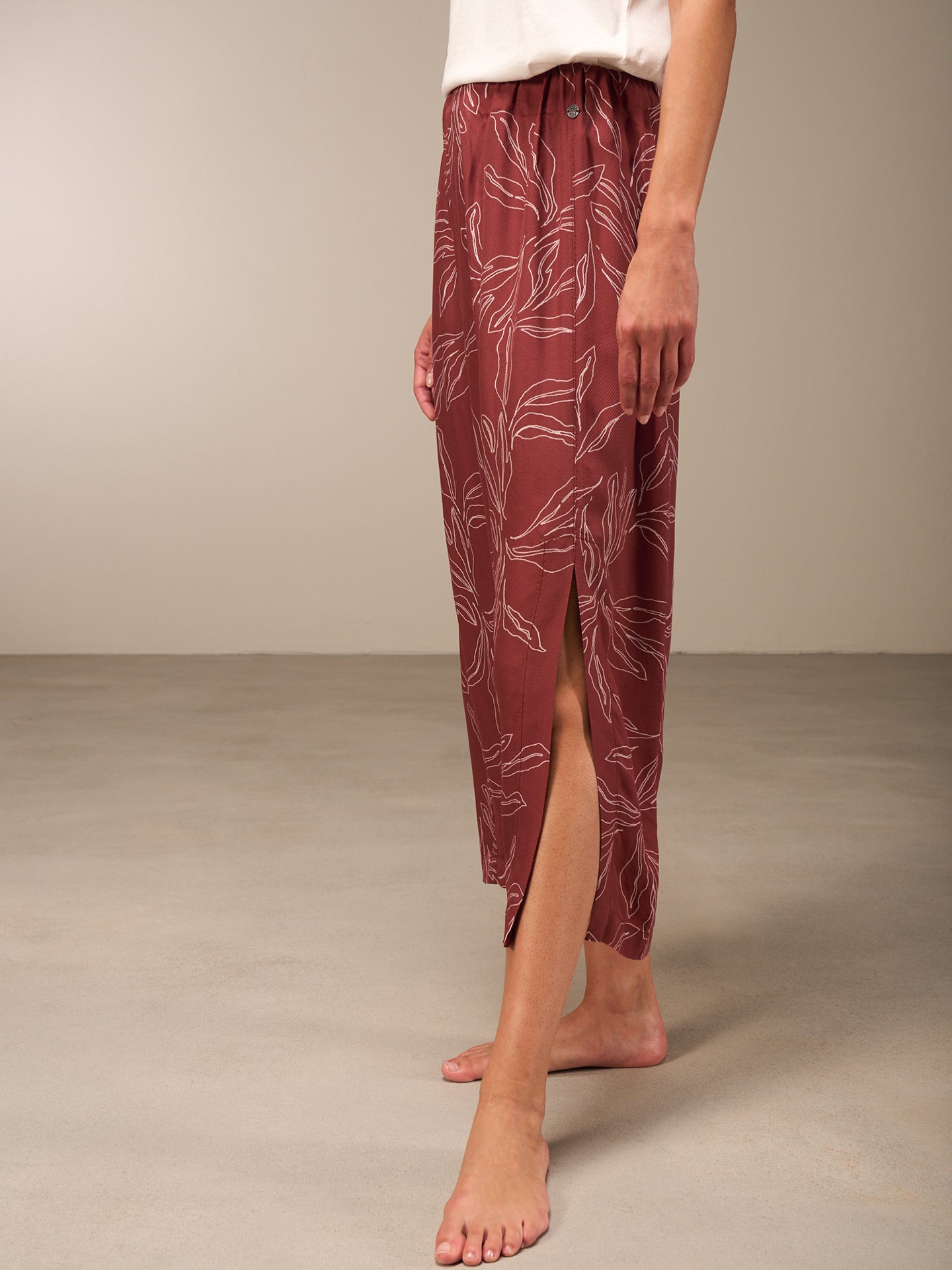 Skirt with slit