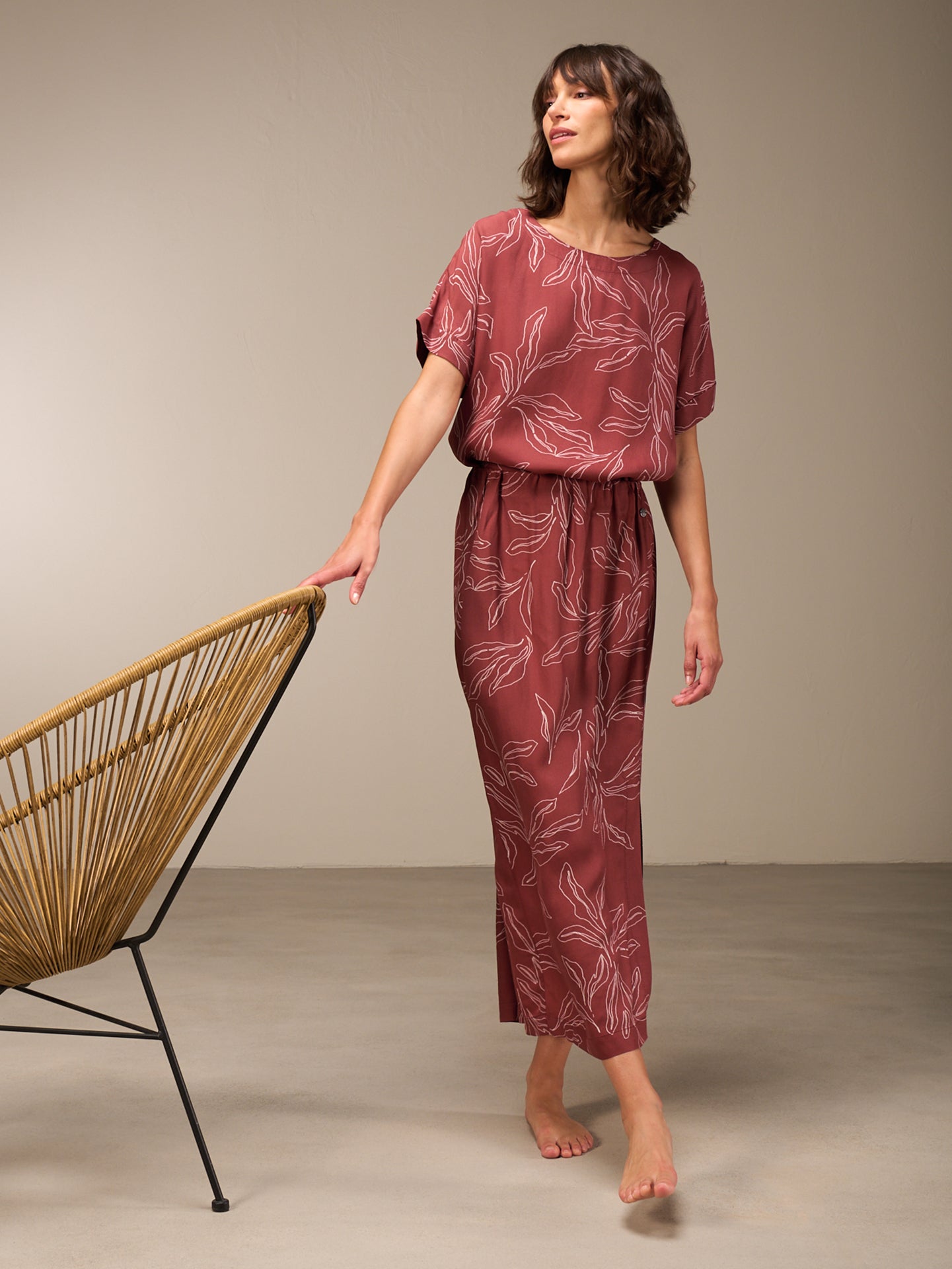 Skirt with slit