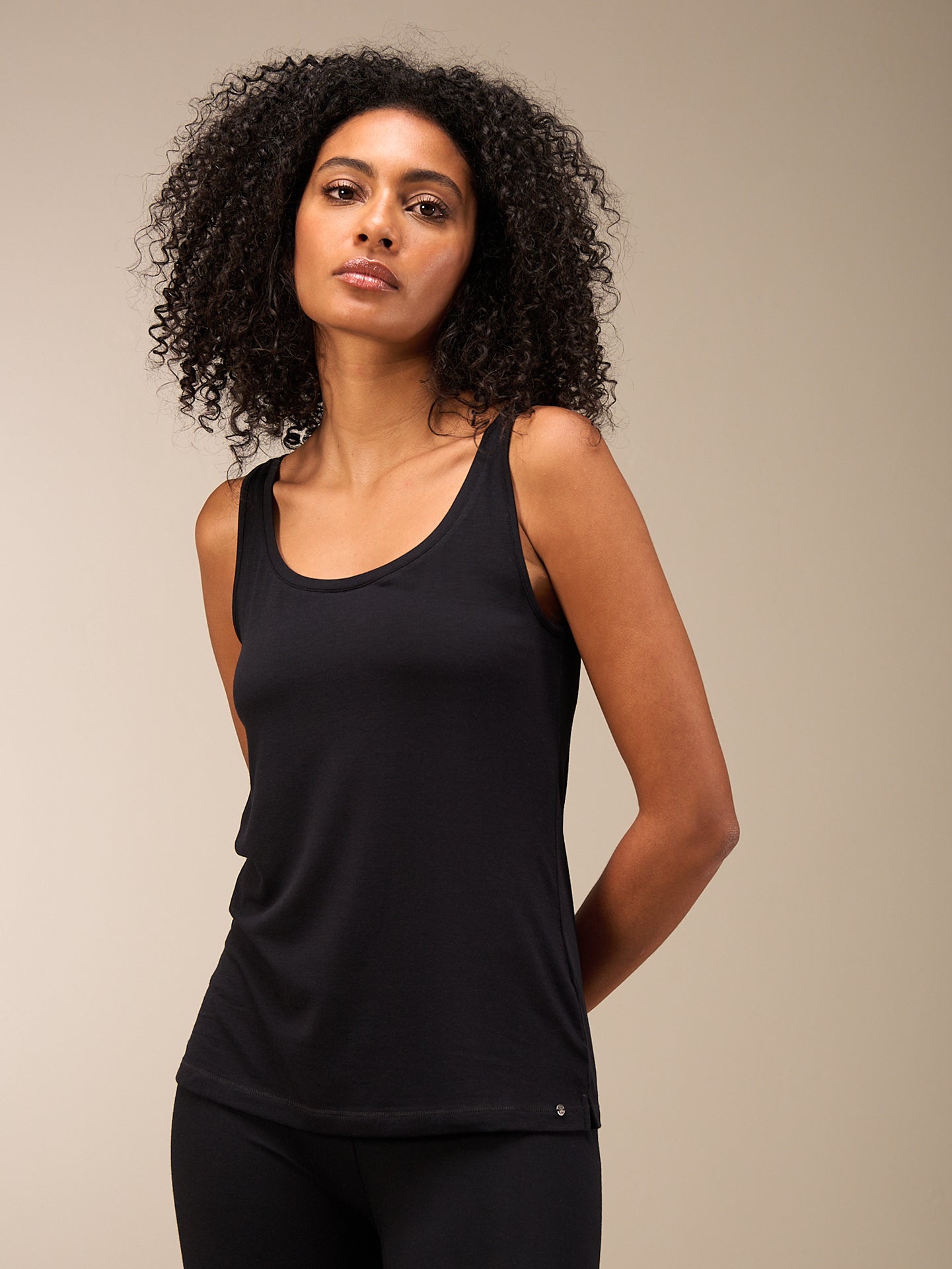 Top con scollo rotondo
