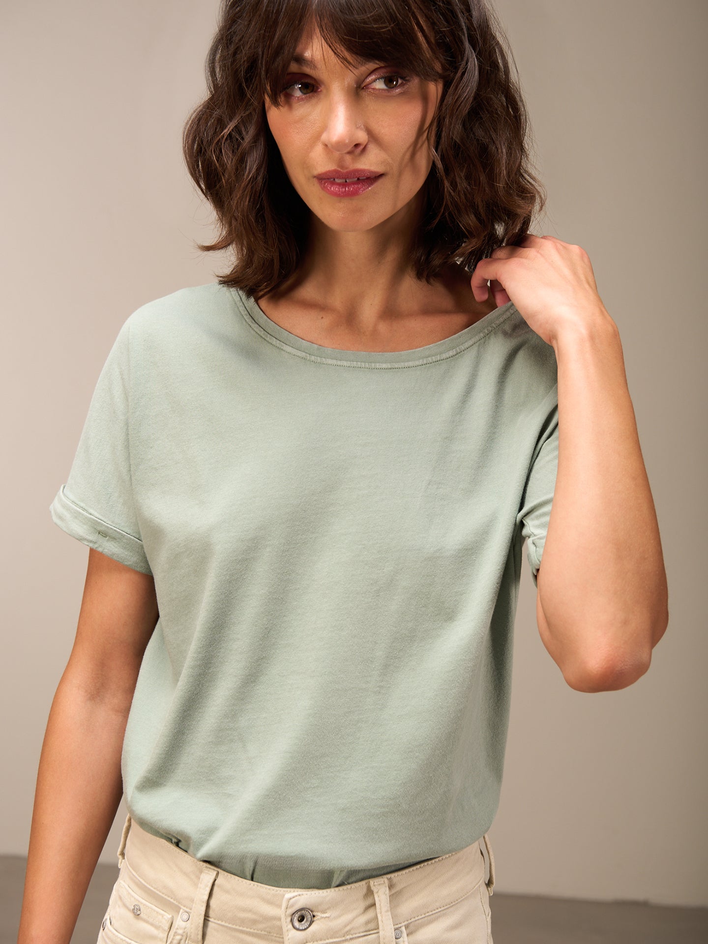 Shirt mit angeschnittenen Ärmeln