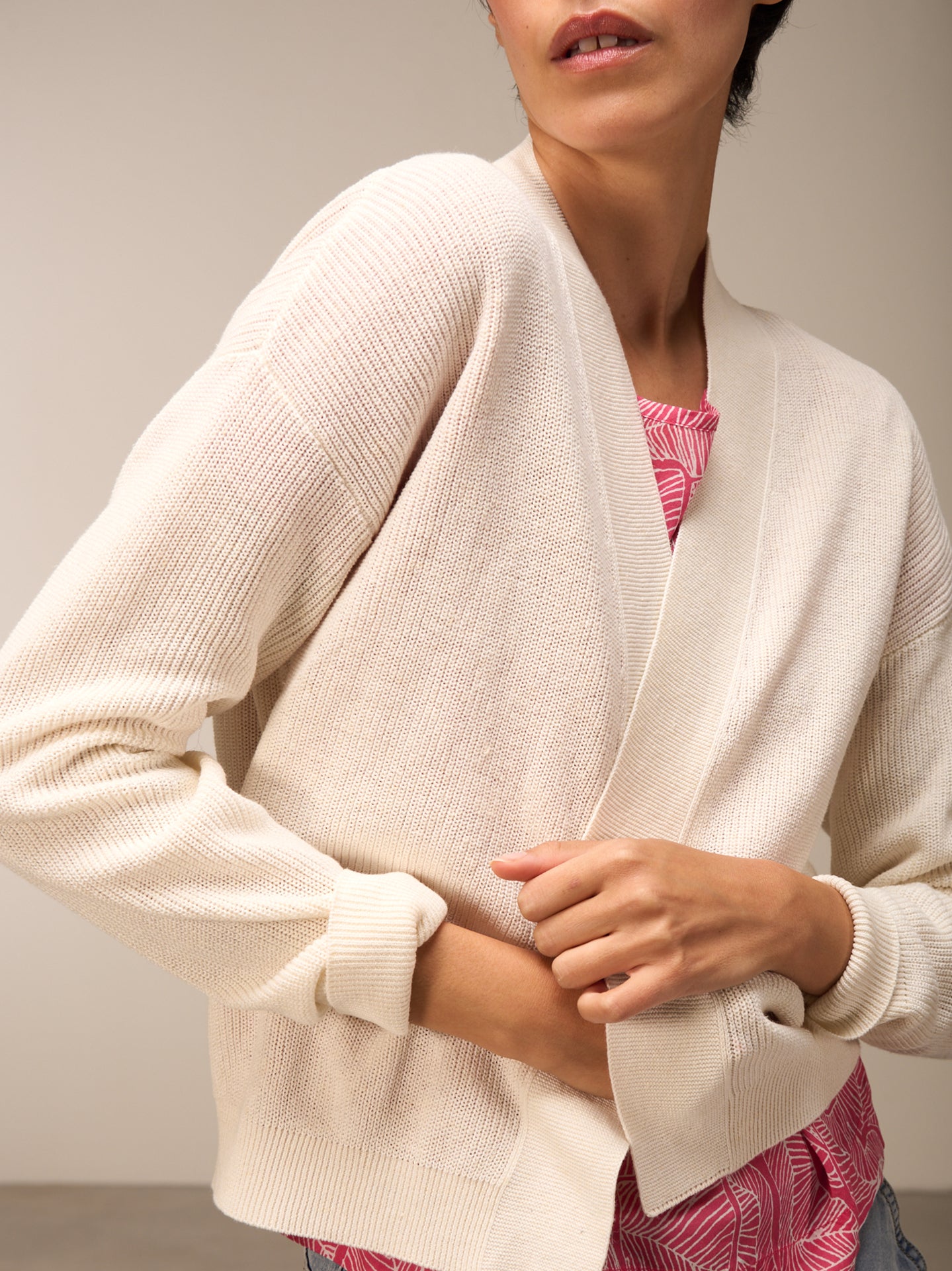 Strickjacke mit V-Ausschnitt