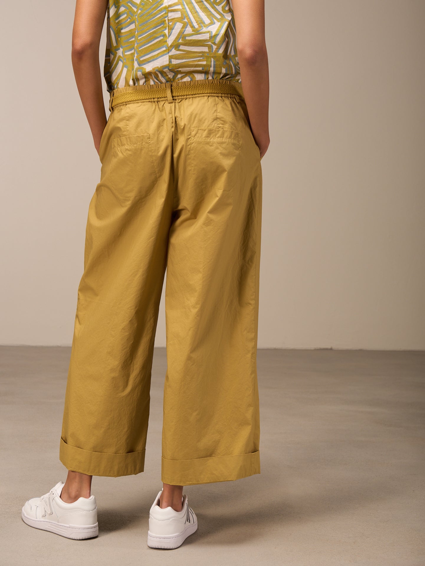 Wide-leg pants