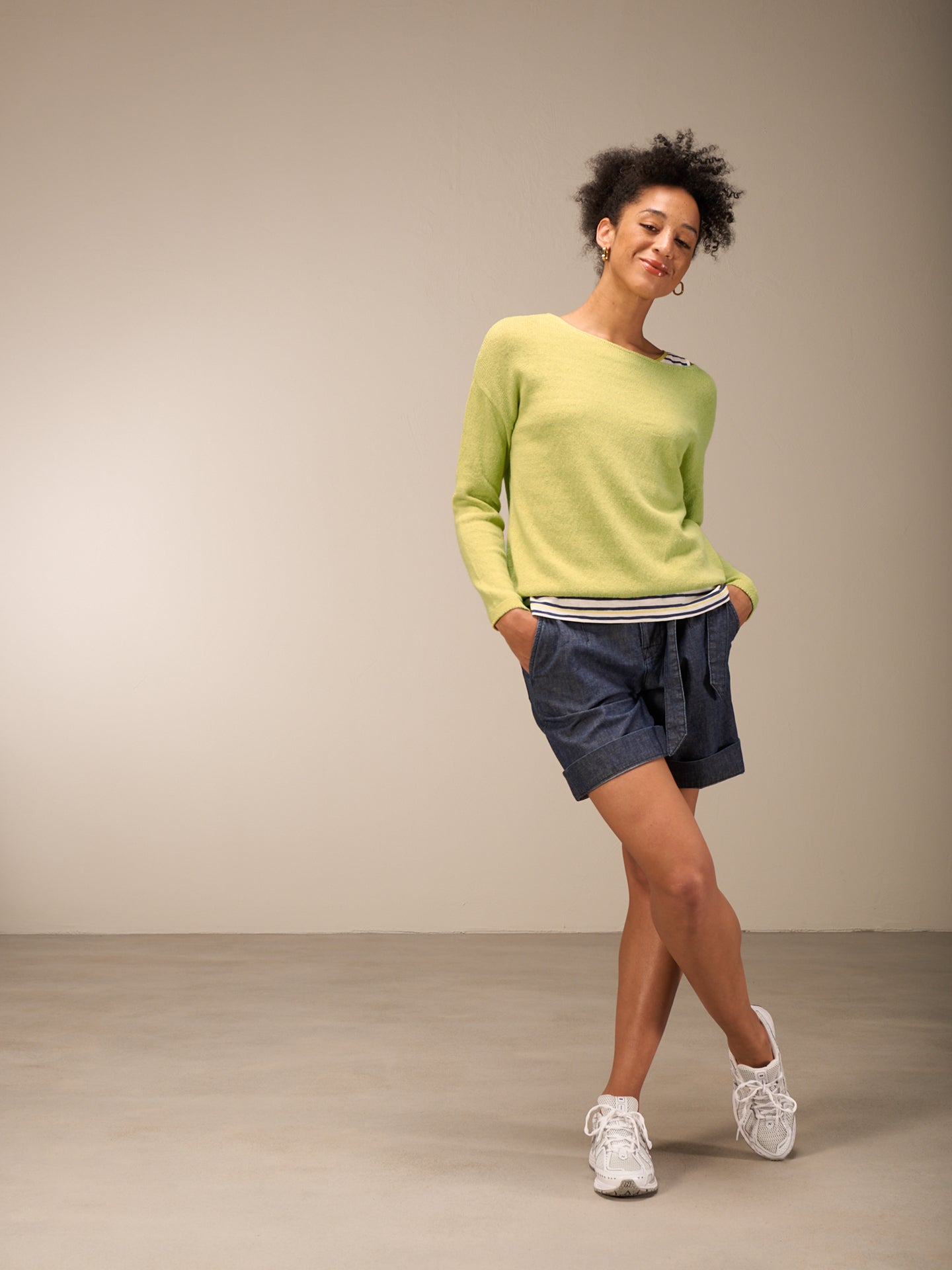Knitted sweater with linen