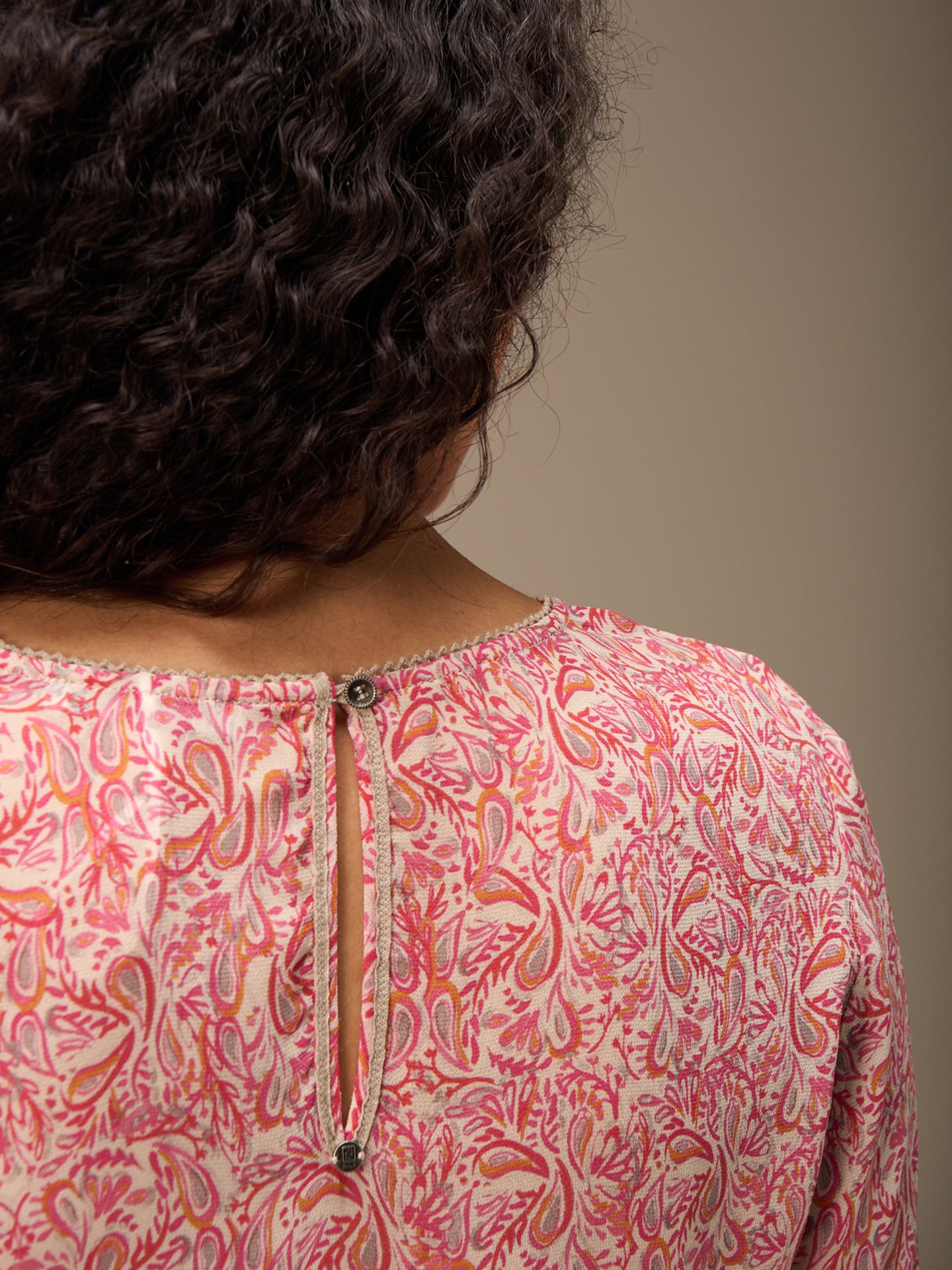 blouse à volants