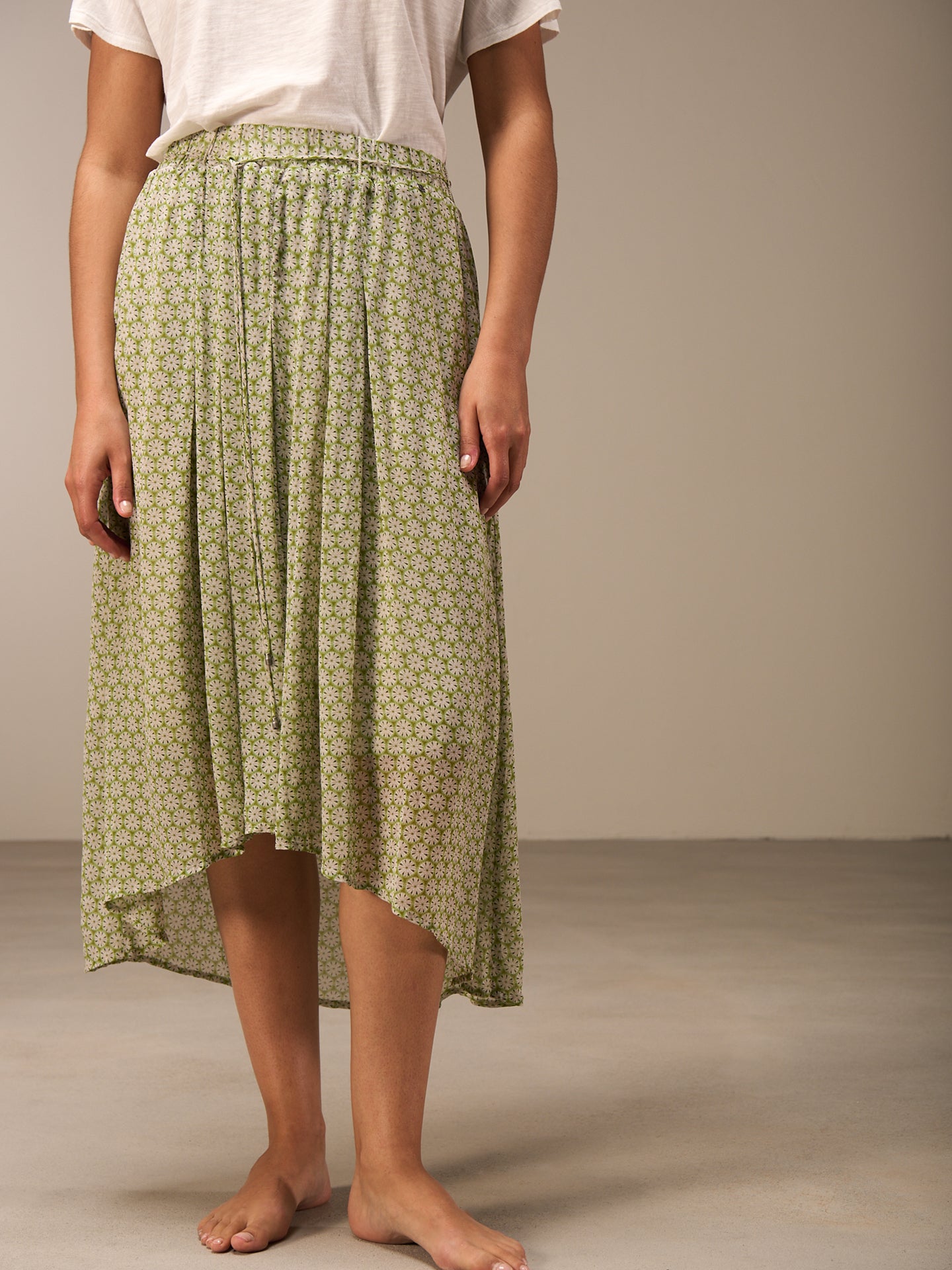 Skirt with elastic waistband