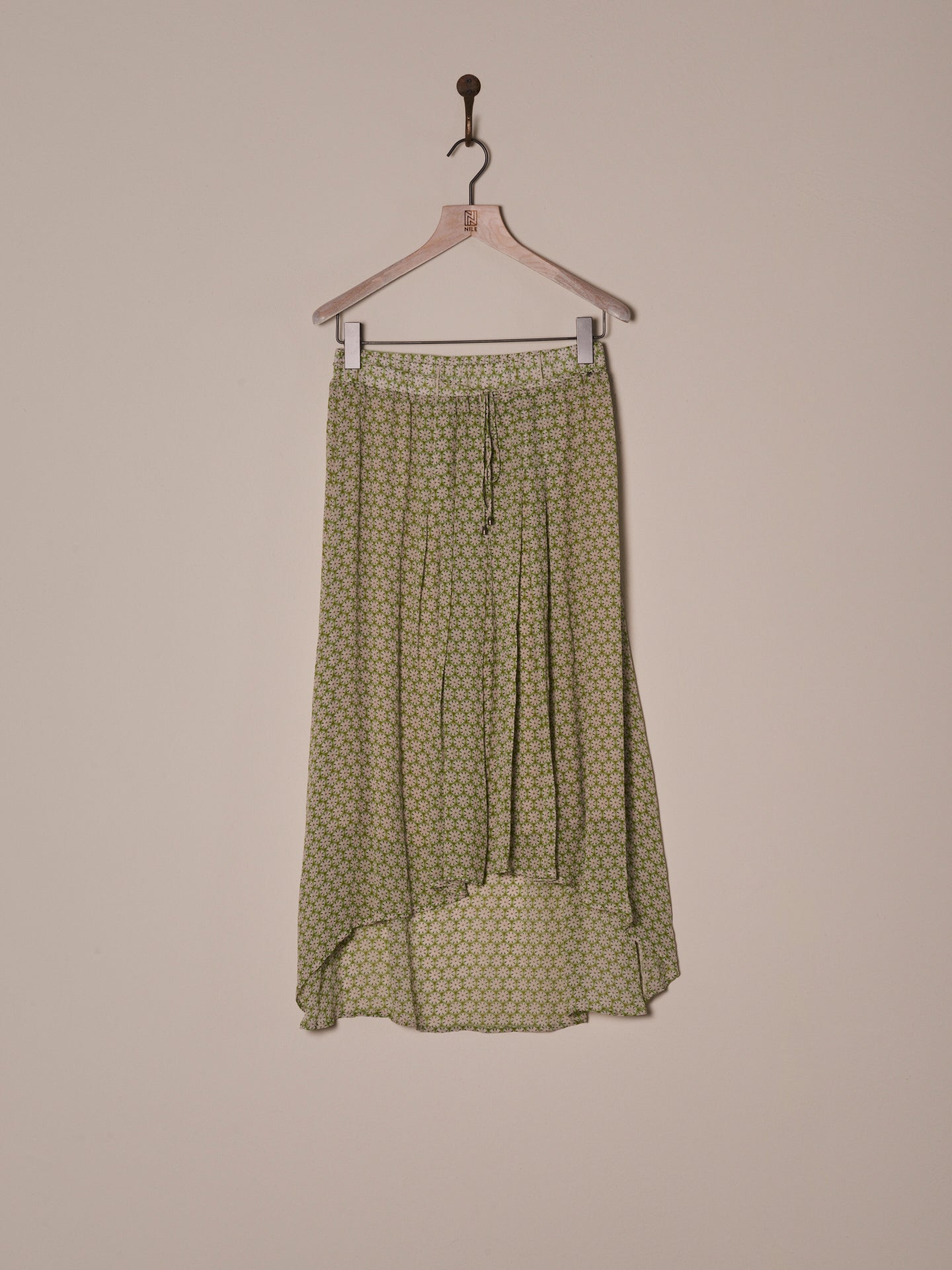 Skirt with elastic waistband