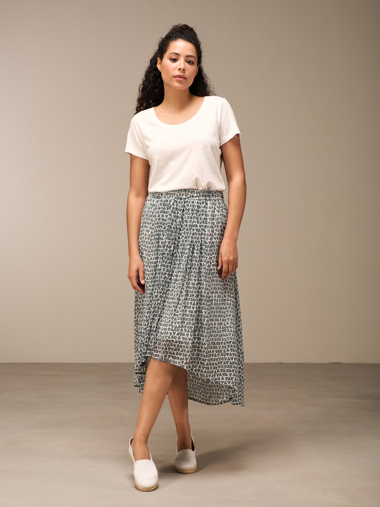 Skirt with elastic waistband