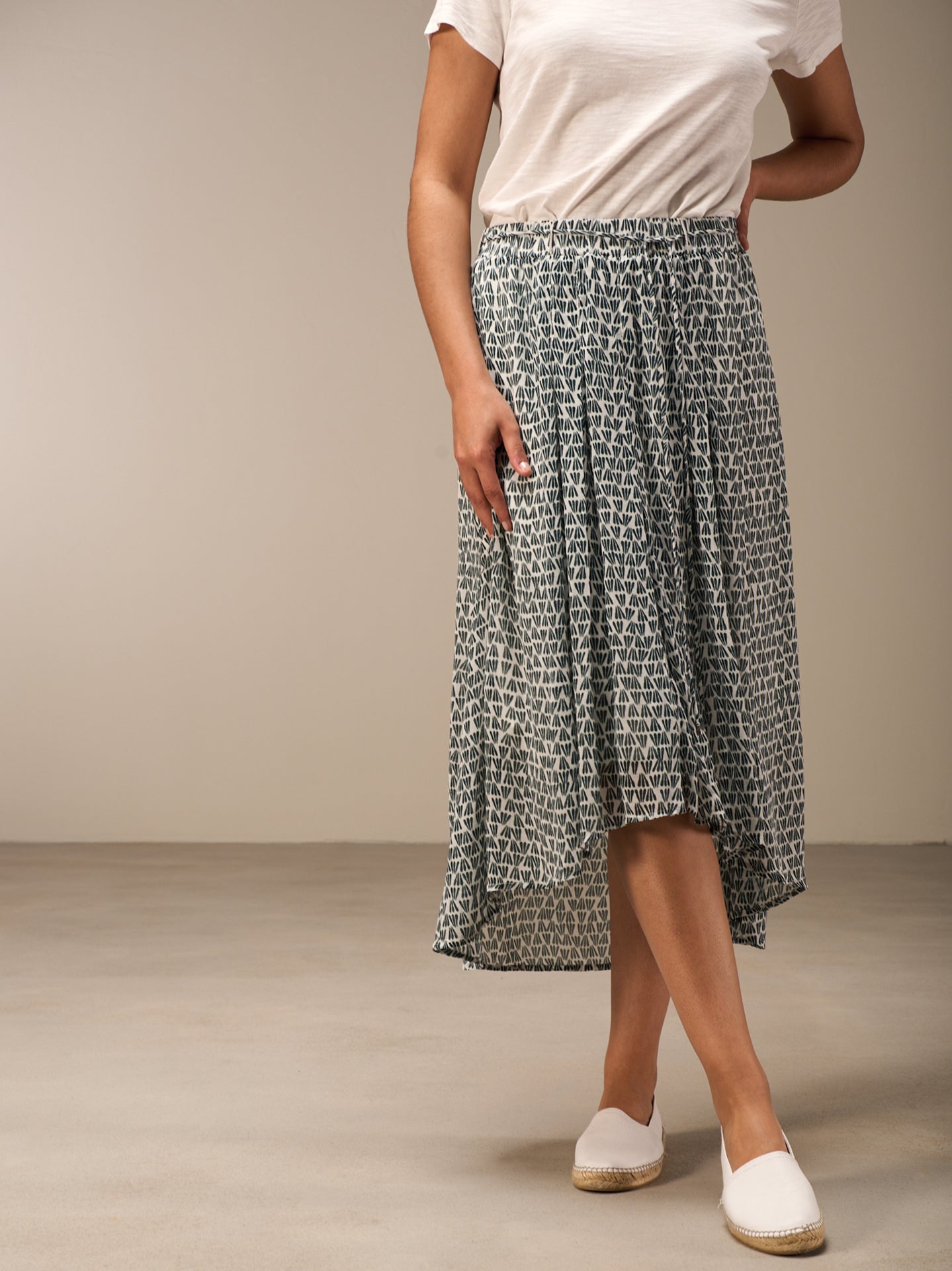Skirt with elastic waistband