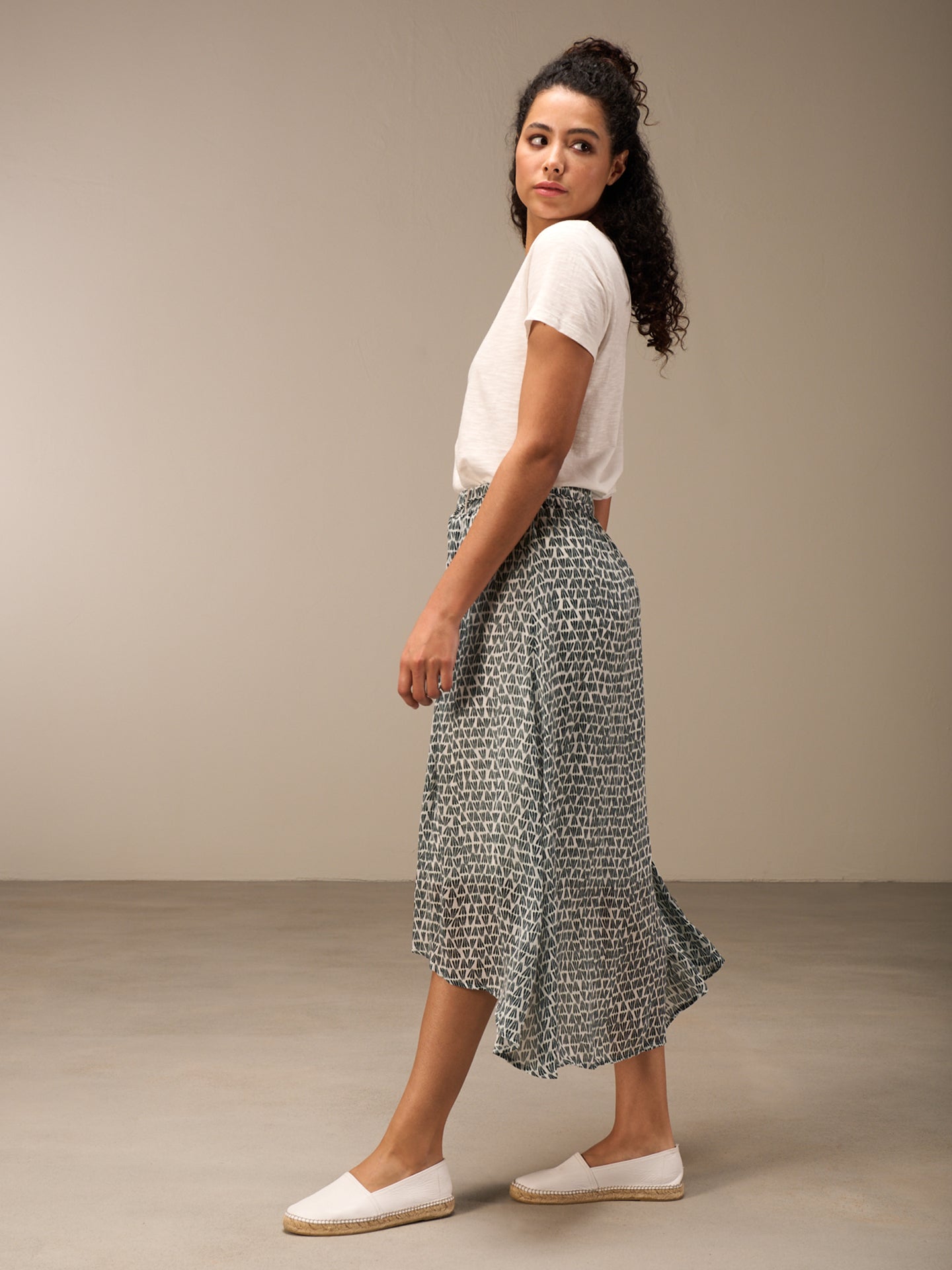 Skirt with elastic waistband